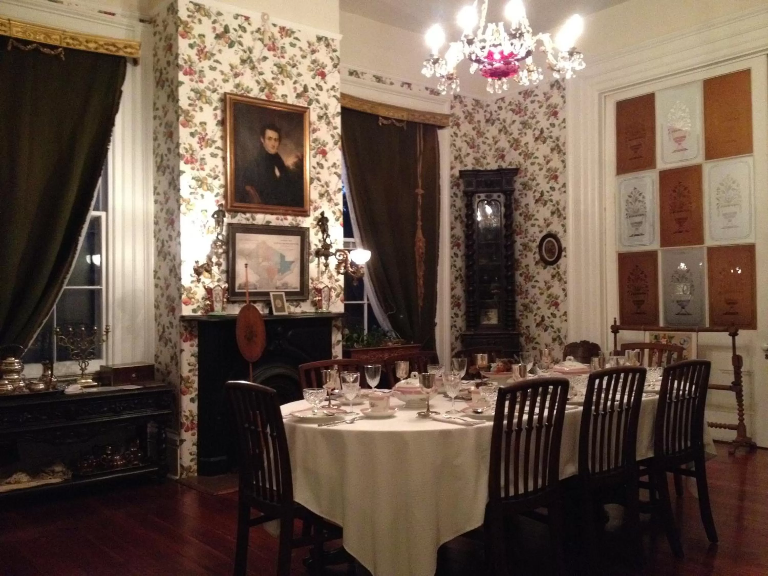 Photo of the whole room, Restaurant/Places to Eat in Stone House Musical B&B