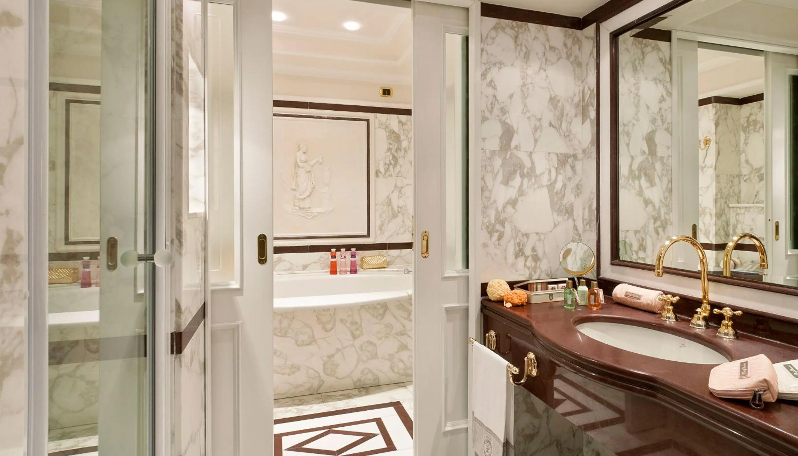 Bathroom in Grand Hotel Dino