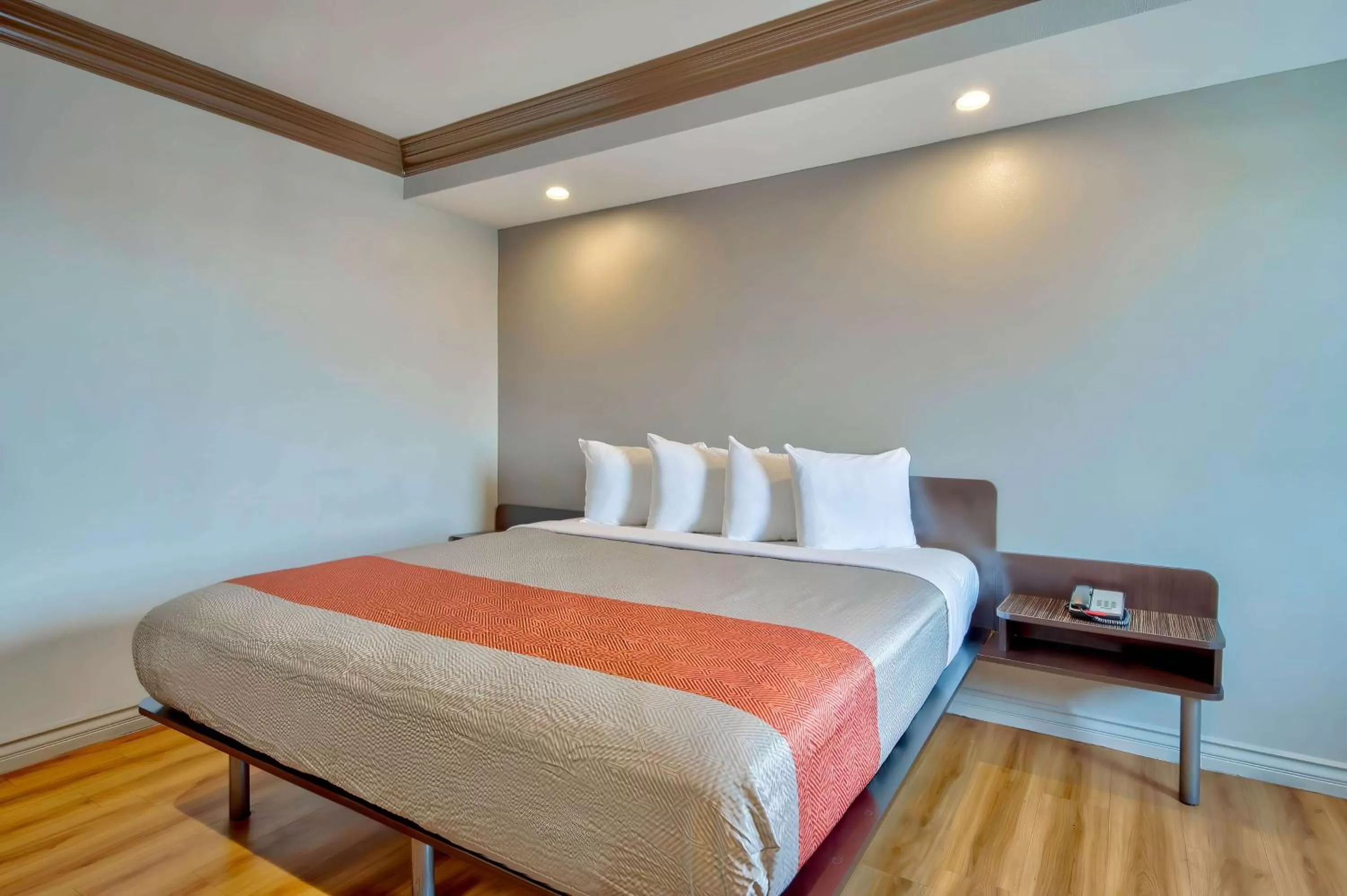 Bedroom in Motel 6 Gardena