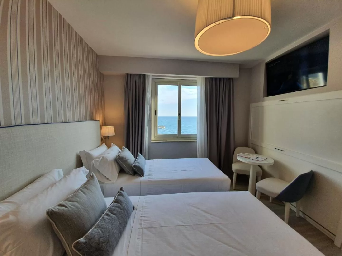 TV and multimedia, Bed in Hotel Plaza