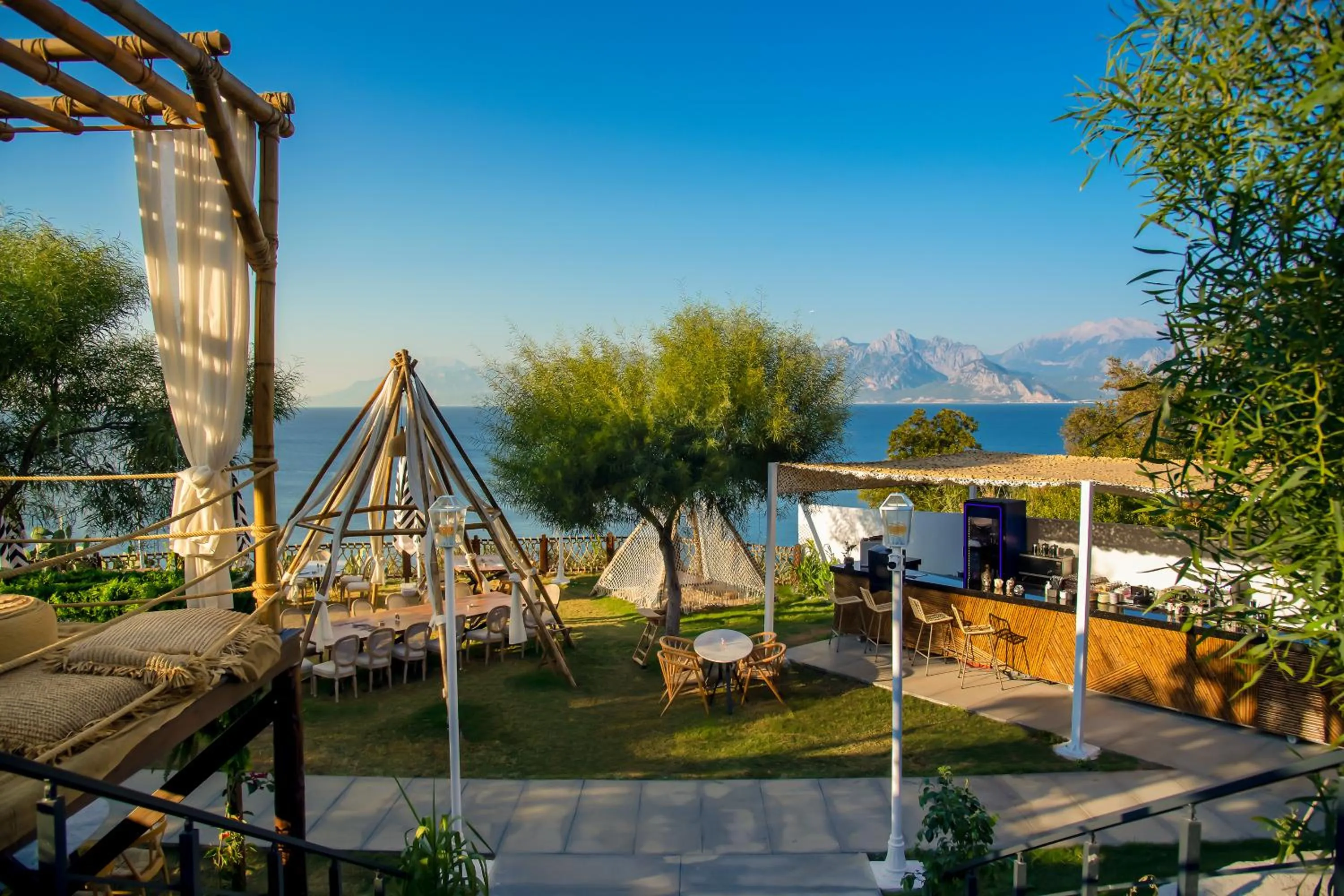 Garden in Lucky Monkey Hotel