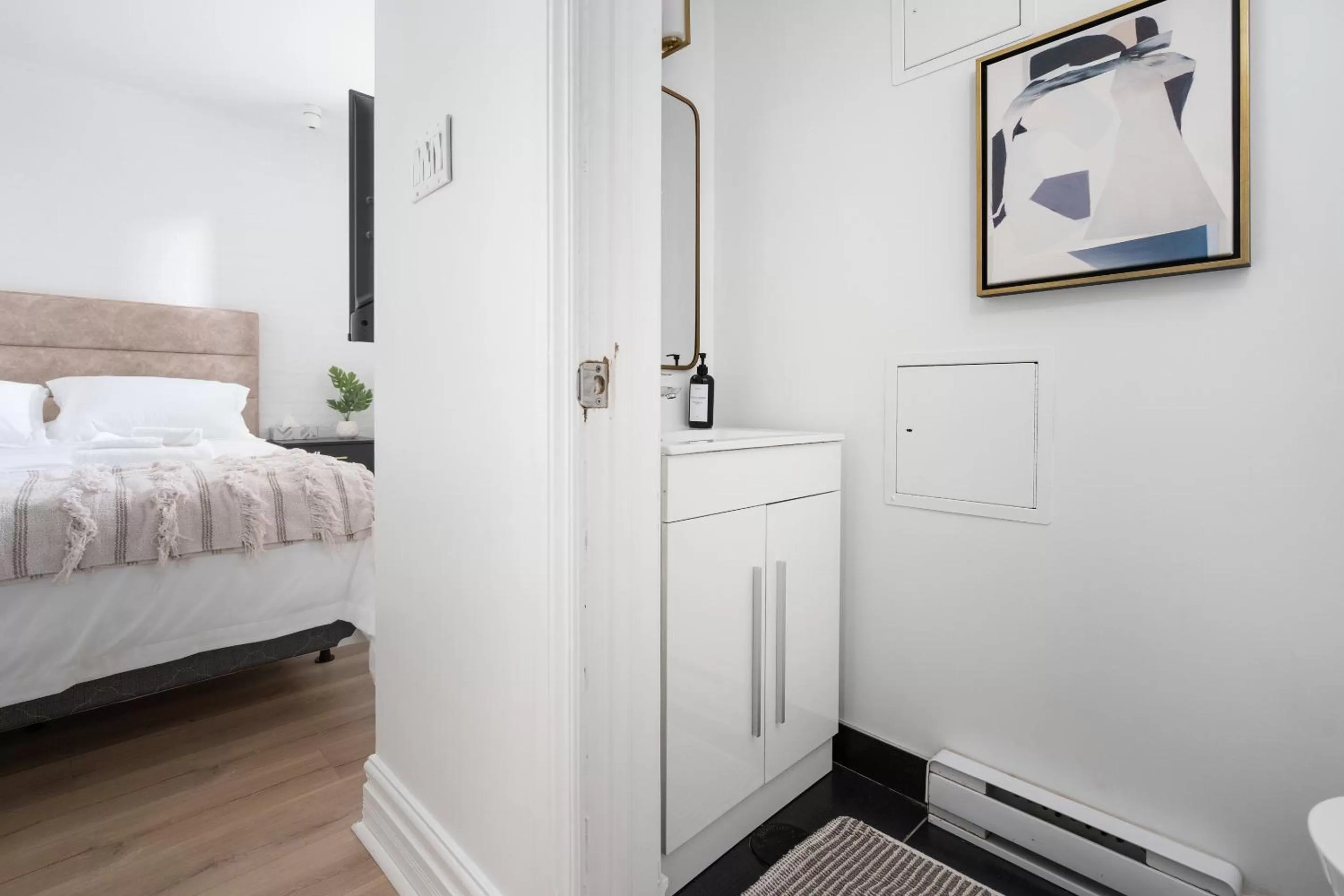 Bed in Le Penfield Par Nomade MTL