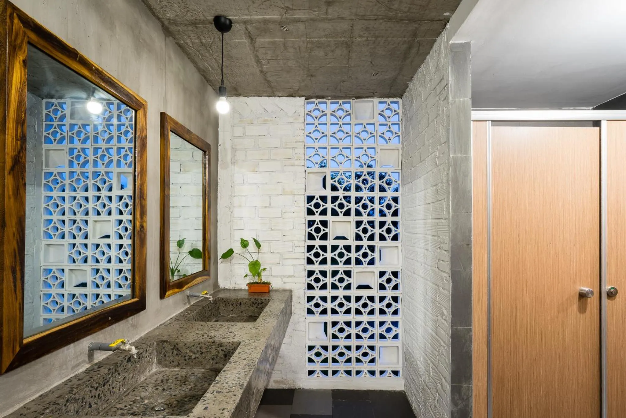 Bathroom in Ccasa Hostel