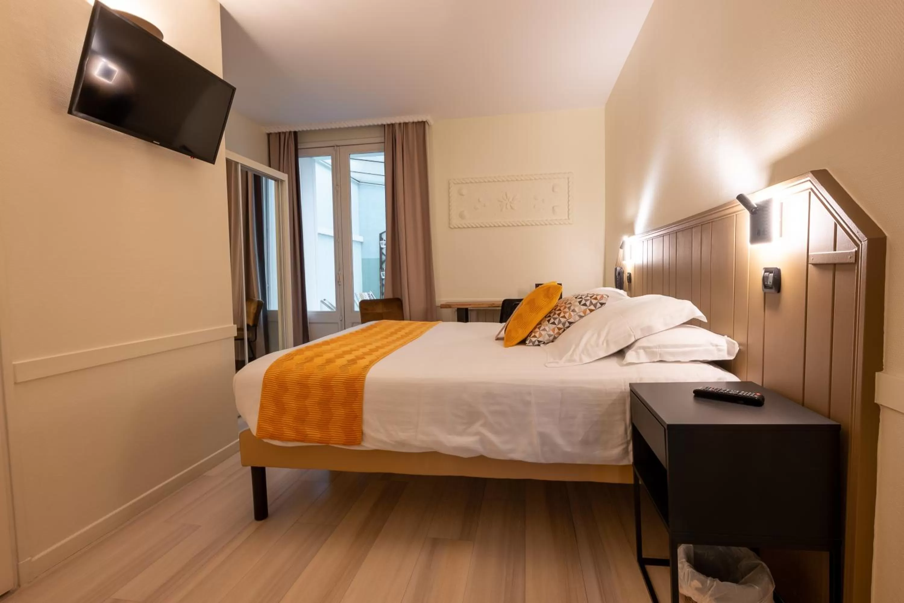 Bed in Logis Hôtel Rêve de Sable