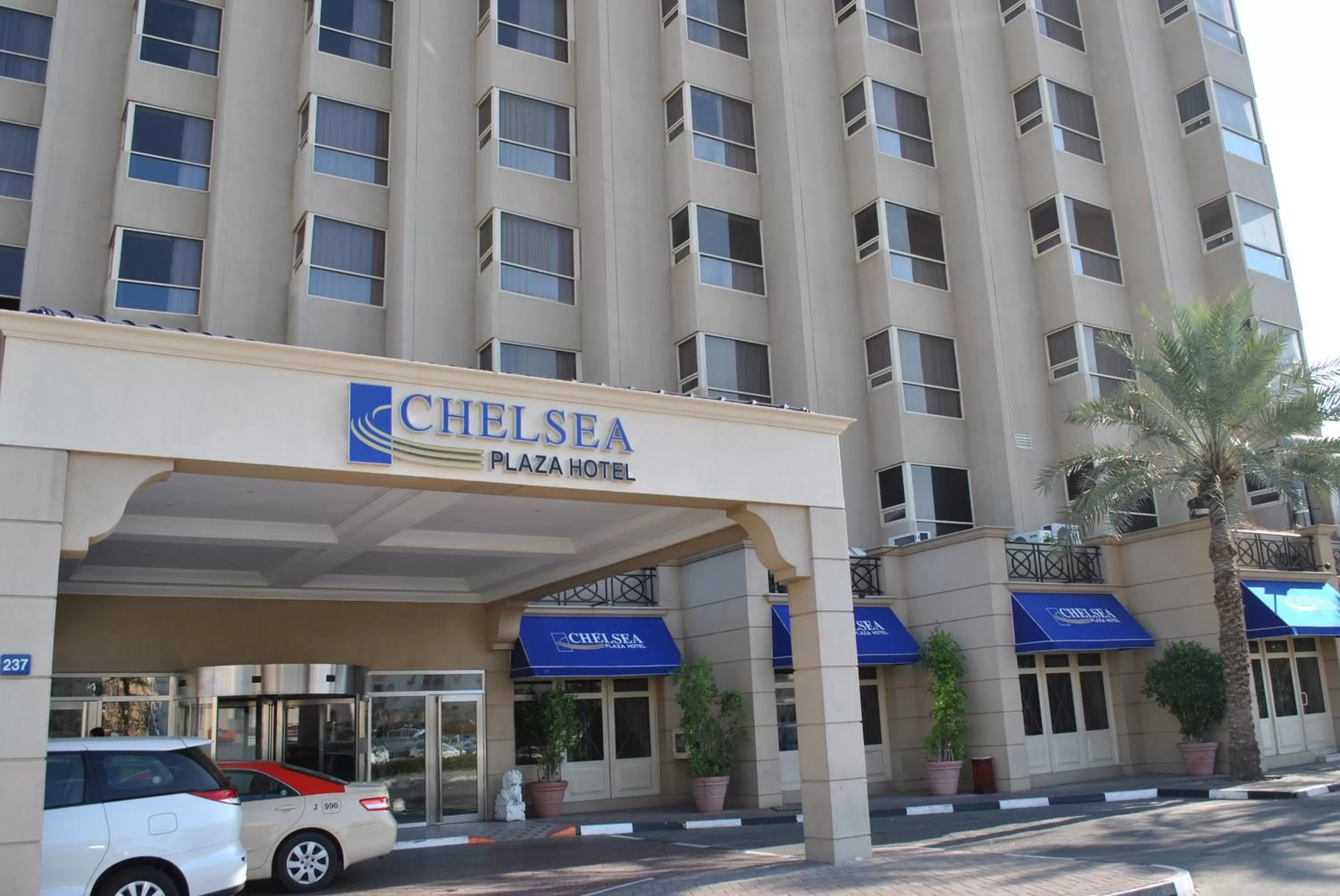 Facade/entrance in Chelsea Plaza Hotel