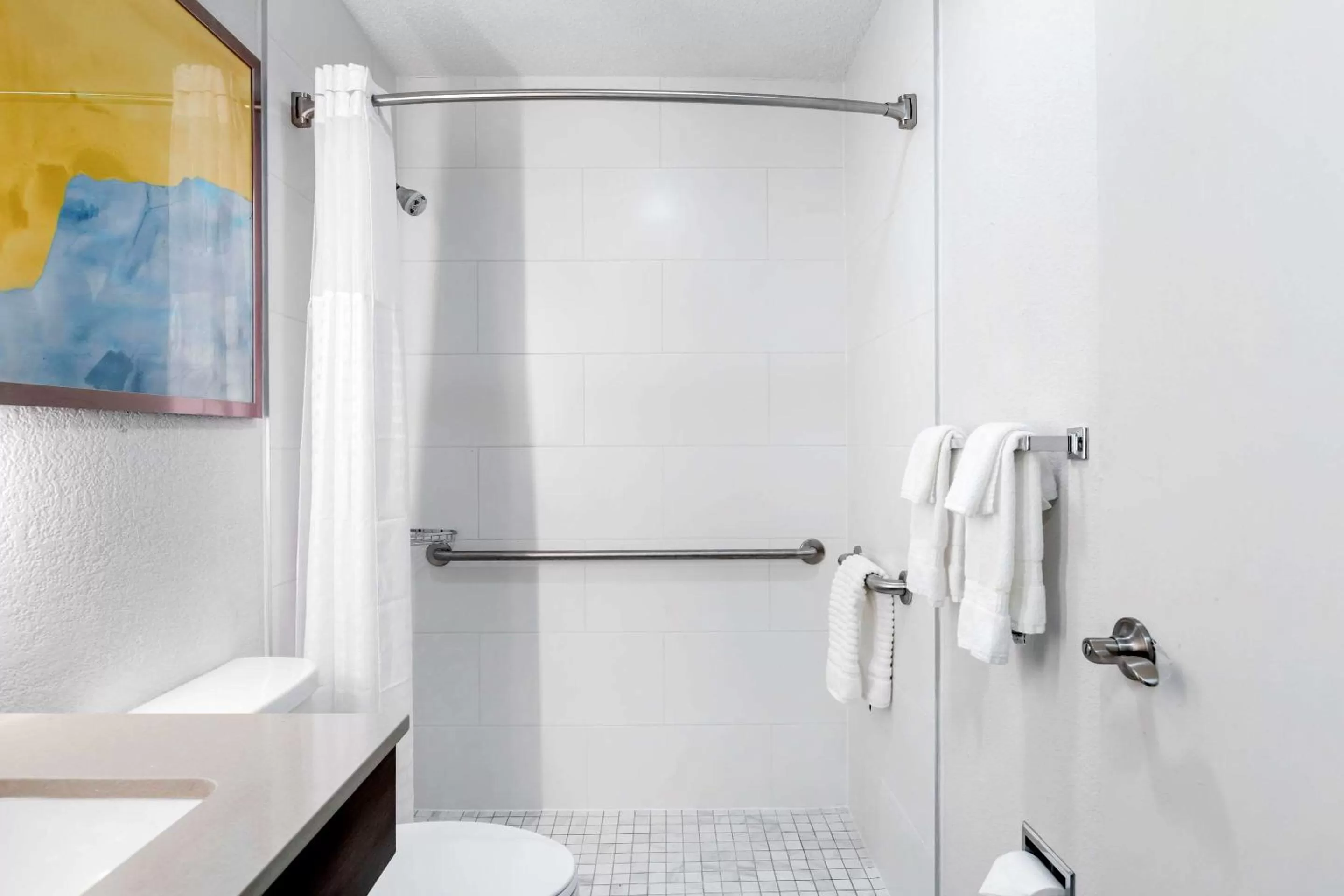 Bedroom in Comfort Inn Detroit - Troy