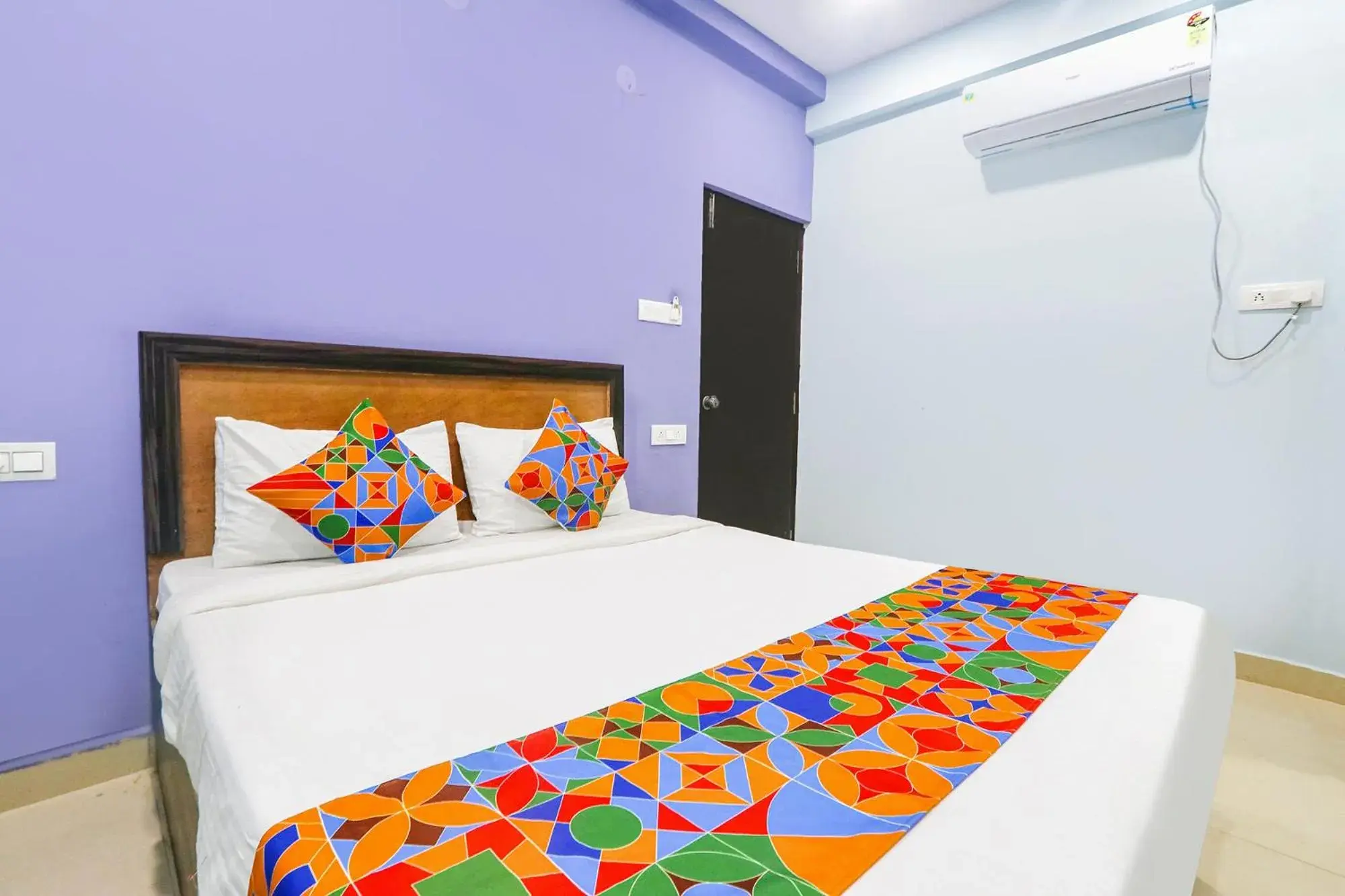 Deluxe Double Room - single occupancy in OYO Flagship Hotel Night Eye Nanakramguda Deluxe Double Room - single occupancy in OYO Flagship Hotel Night Eye Nanakramguda