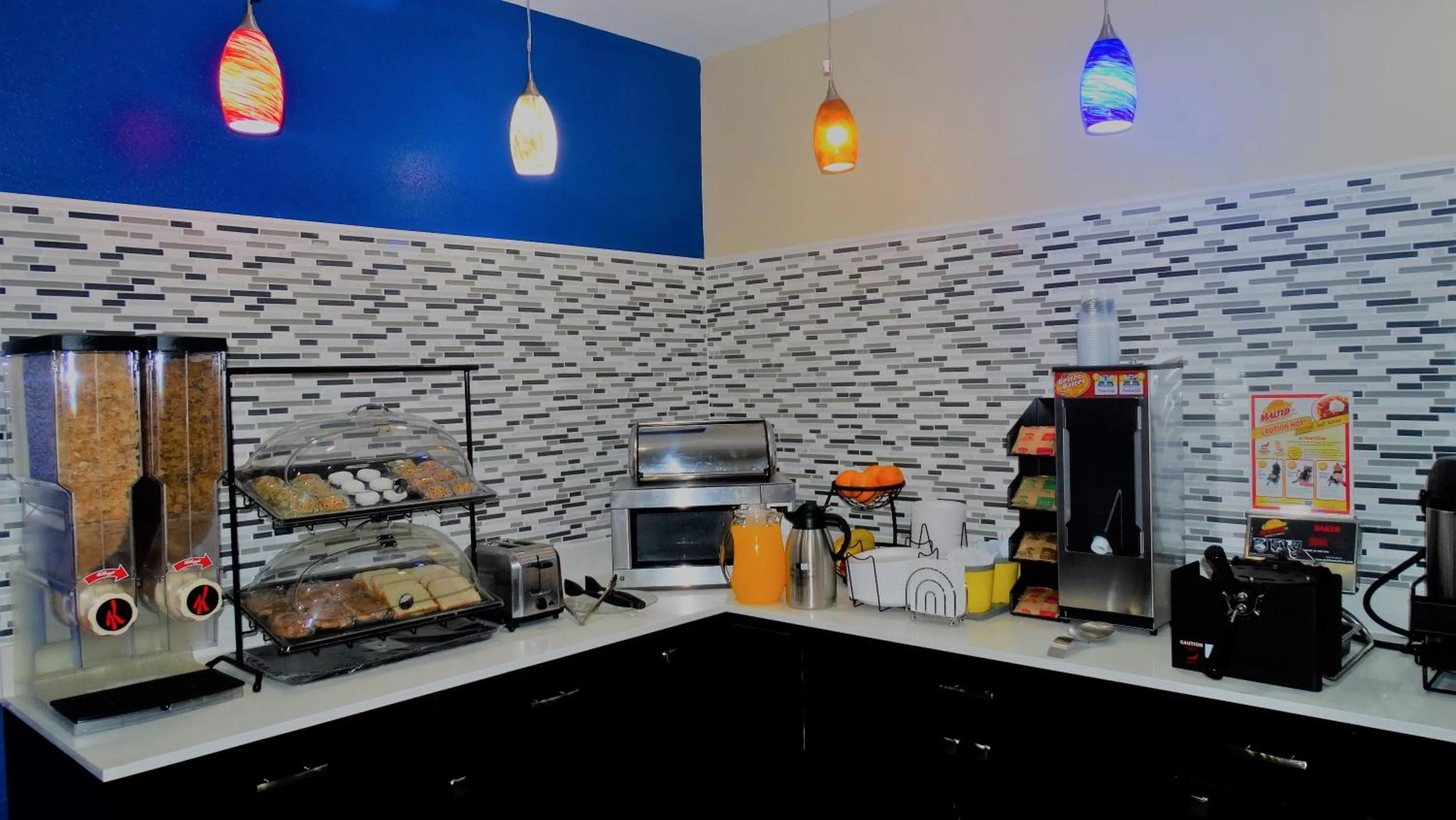 Continental breakfast in Oak Tree Inn & Suites