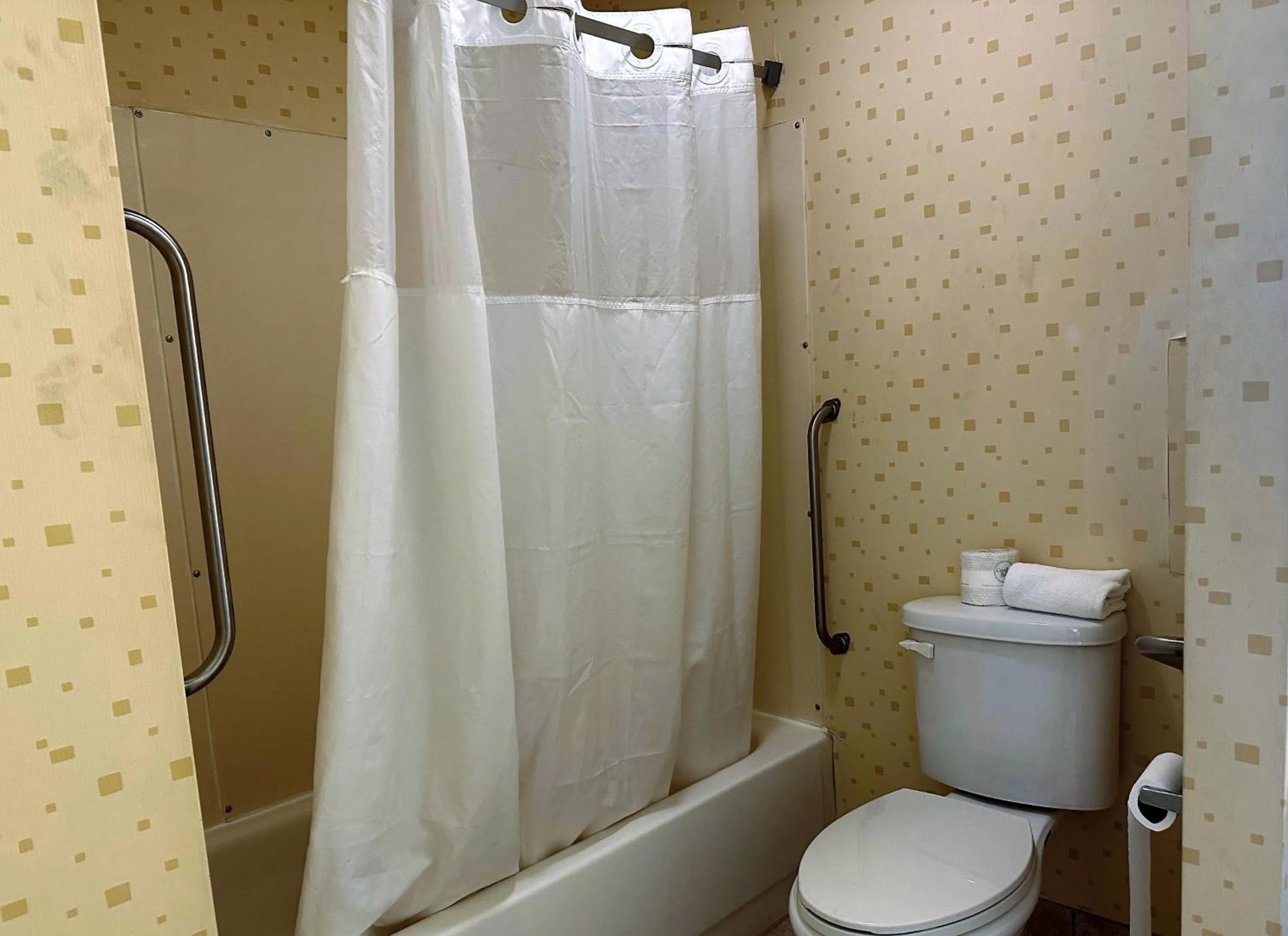 Guests in Travelodge by Wyndham Seymour