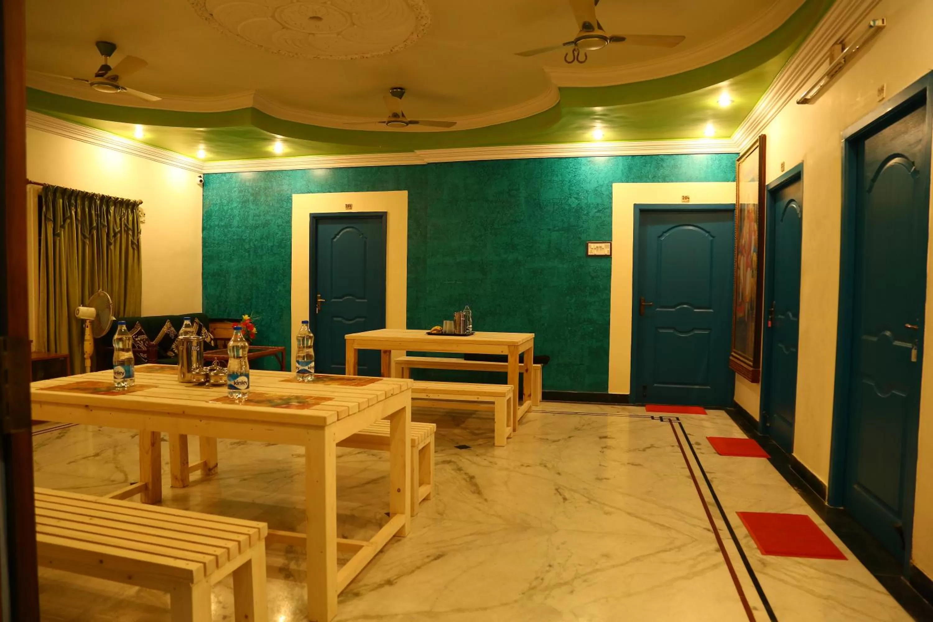 Dining area in Zingle Stay Airport Hotel