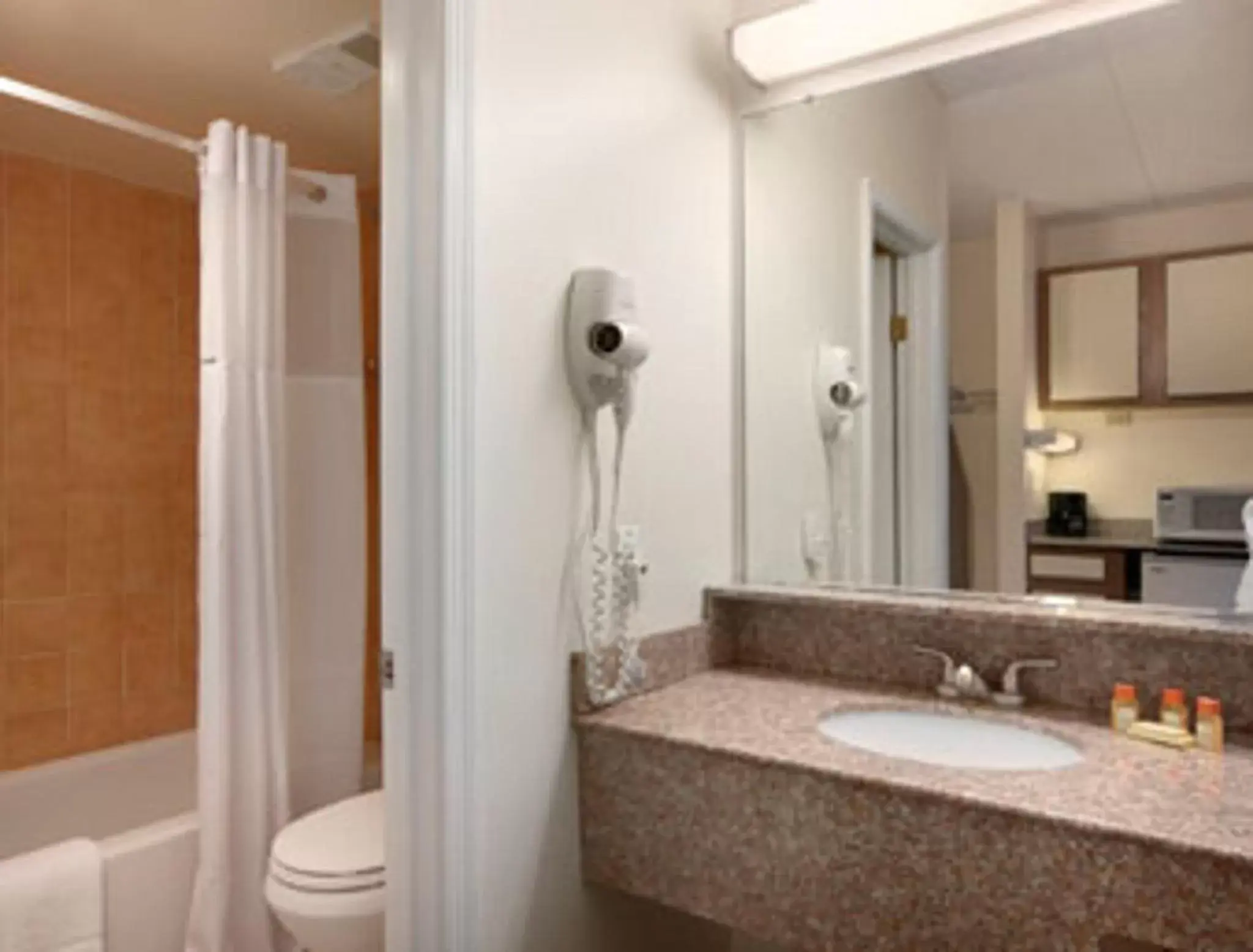 Efficiency Room with Two Double Beds - Non Smoking in Days Inn by Wyndham Virginia Beach At The Beach Efficiency Room with Two Double Beds - Non Smoking in Days Inn by Wyndham Virginia Beach At The Beach