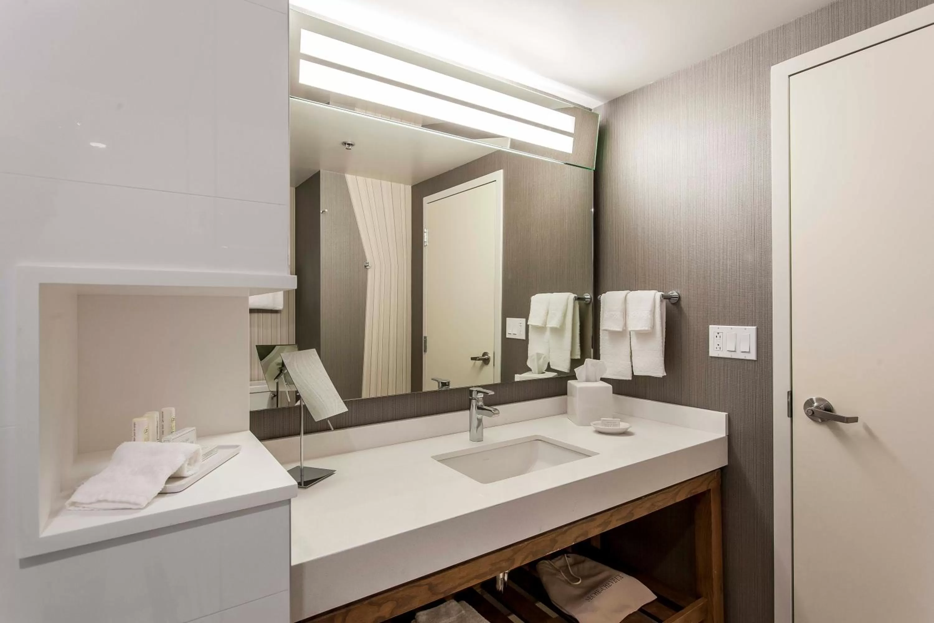 Bathroom in Courtyard by Marriott Montreal West Island/Baie D’Urfe