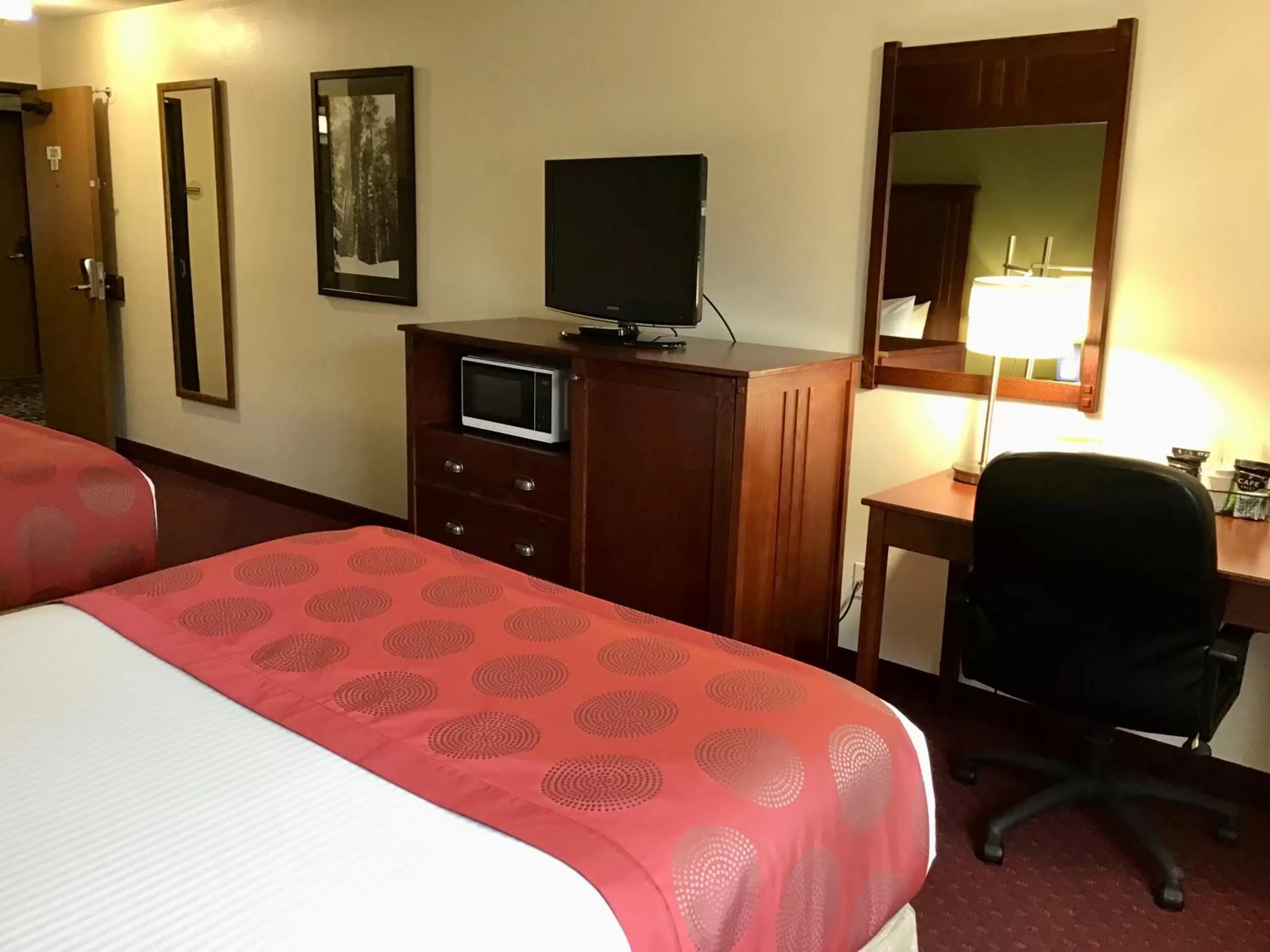 TV and multimedia, Bed in Baymont by Wyndham Bozeman