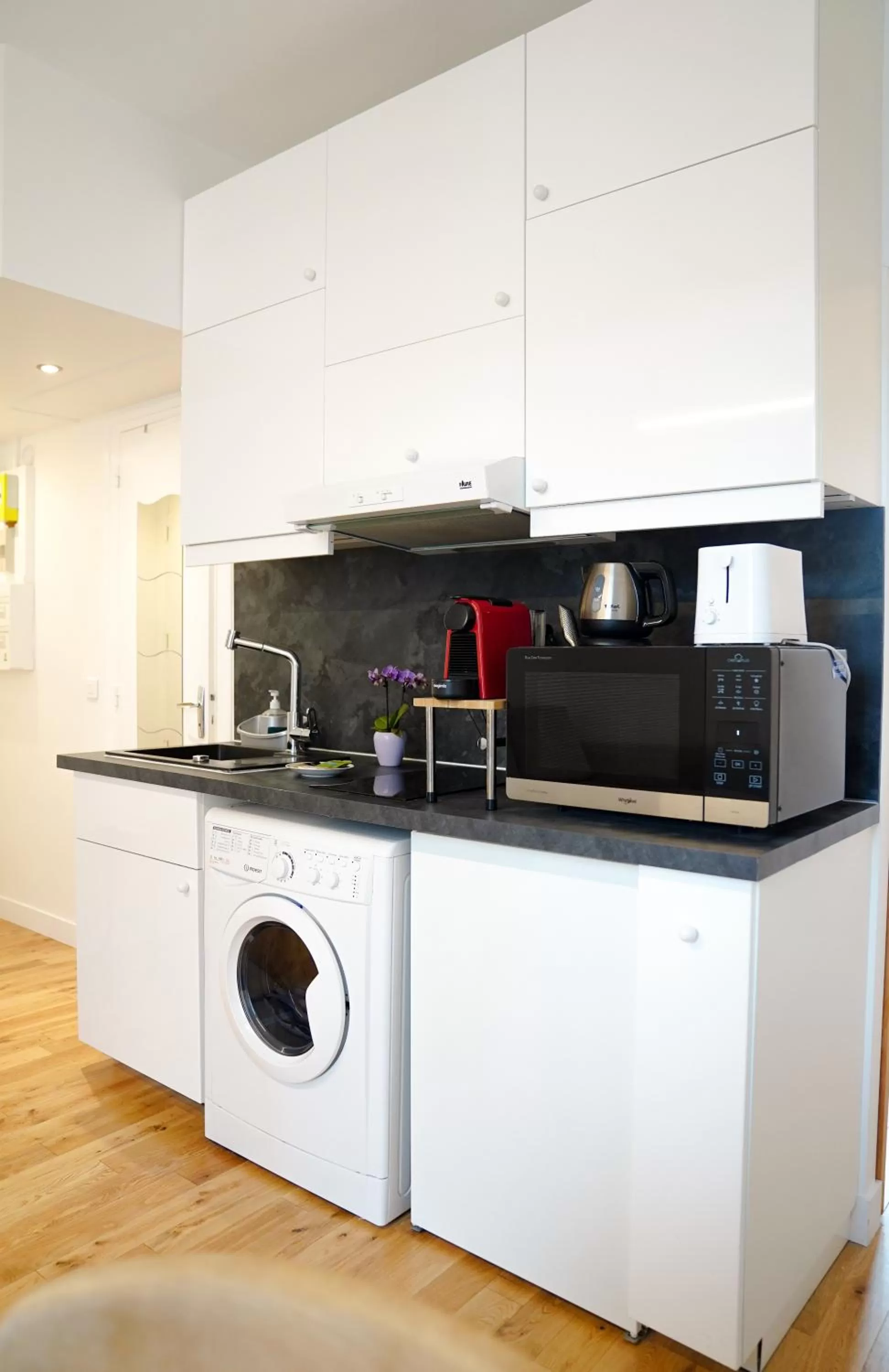 Kitchen or kitchenette in Villa Escudier Appart-hôtel