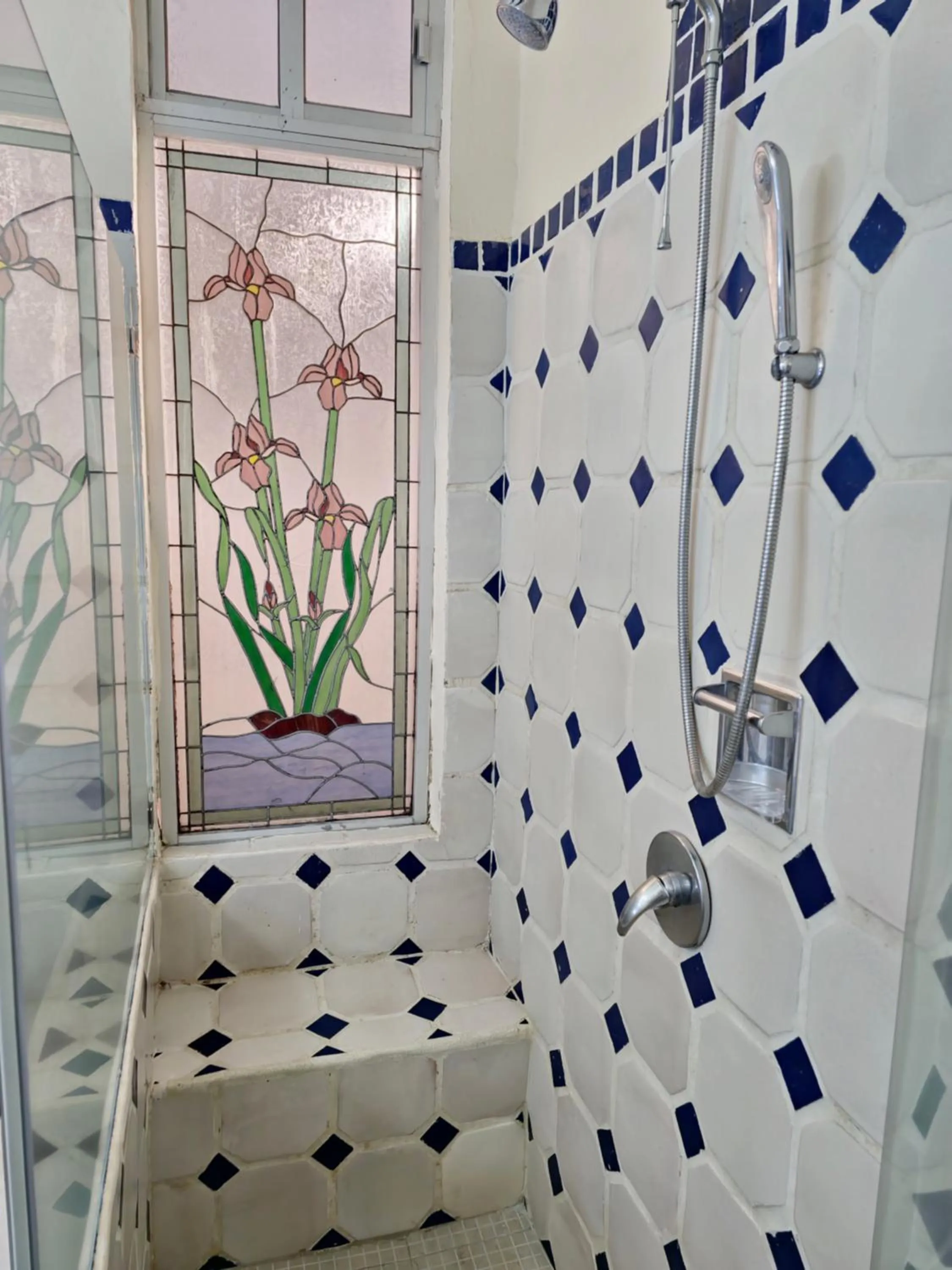 Shower in Hotel Posada Santa Fe