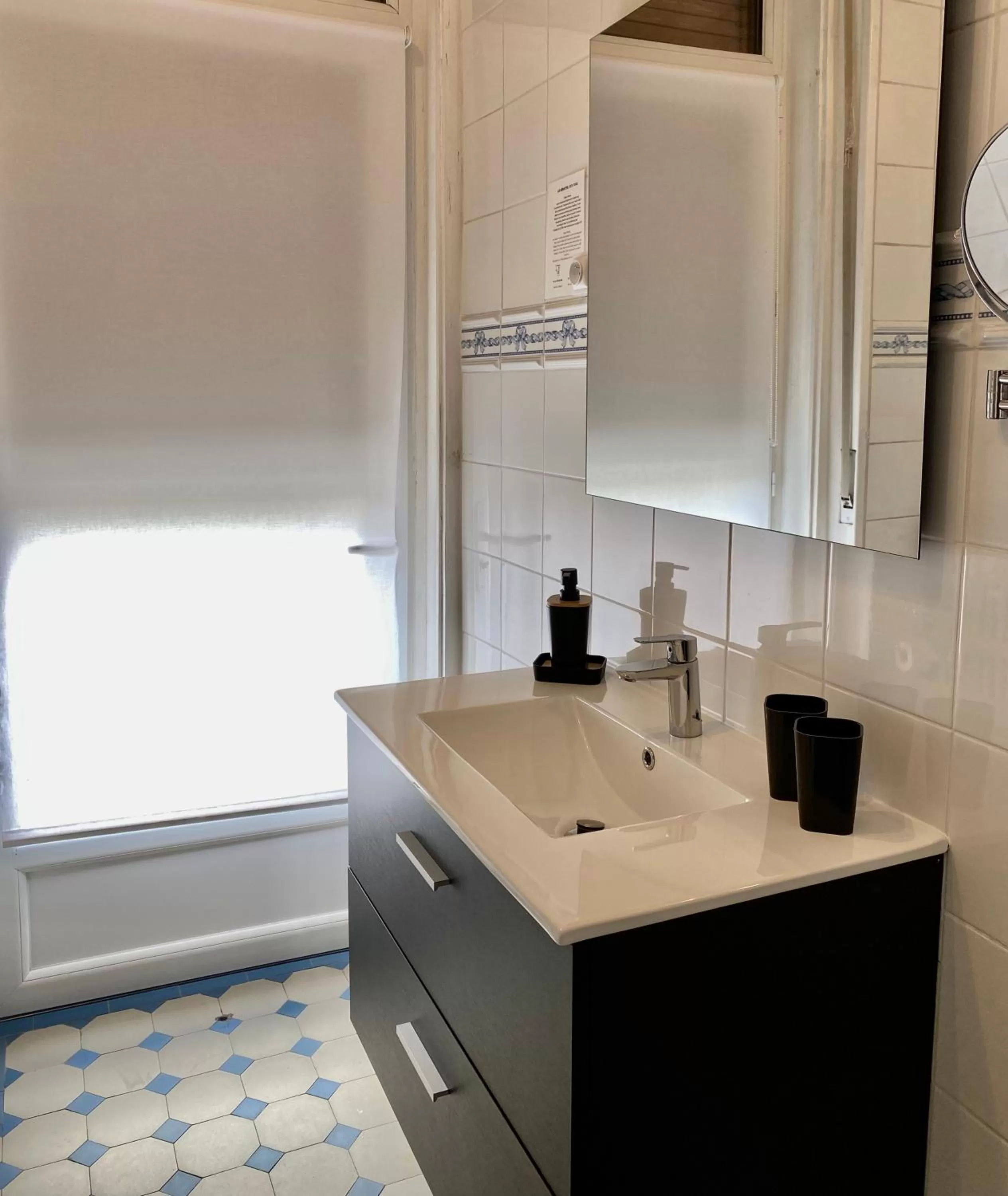 Bathroom in LA VILLA Hôtel-Restaurant