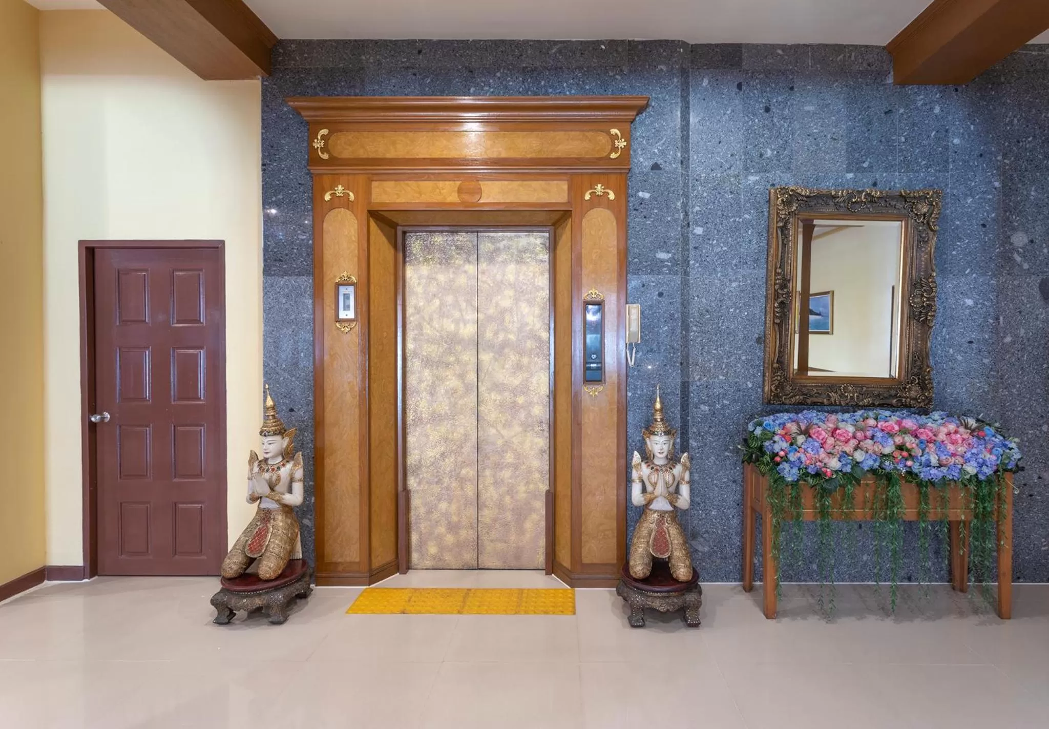 Area and facilities in Sabai Inn