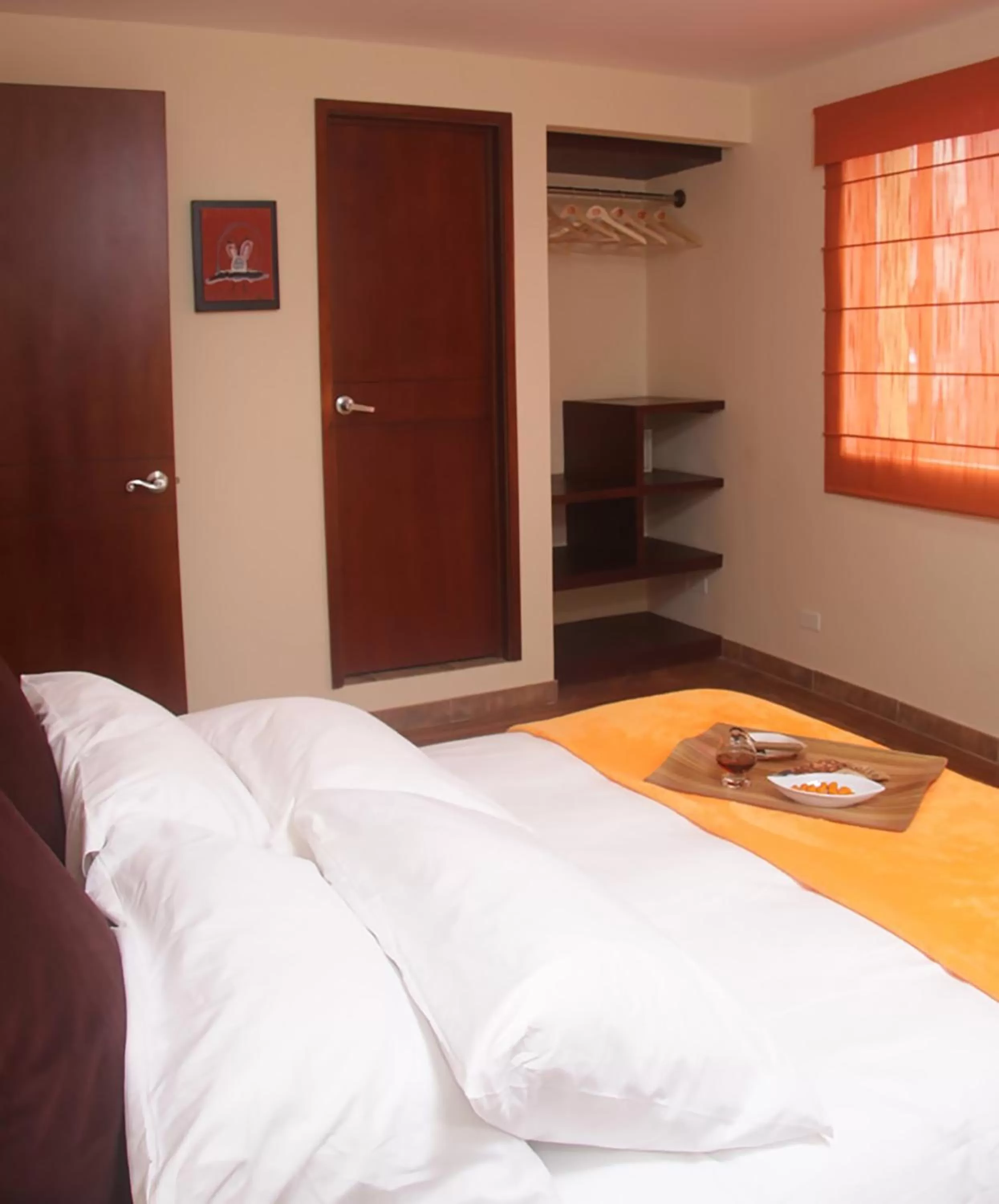 Photo of the whole room in 6 Suites Hotel