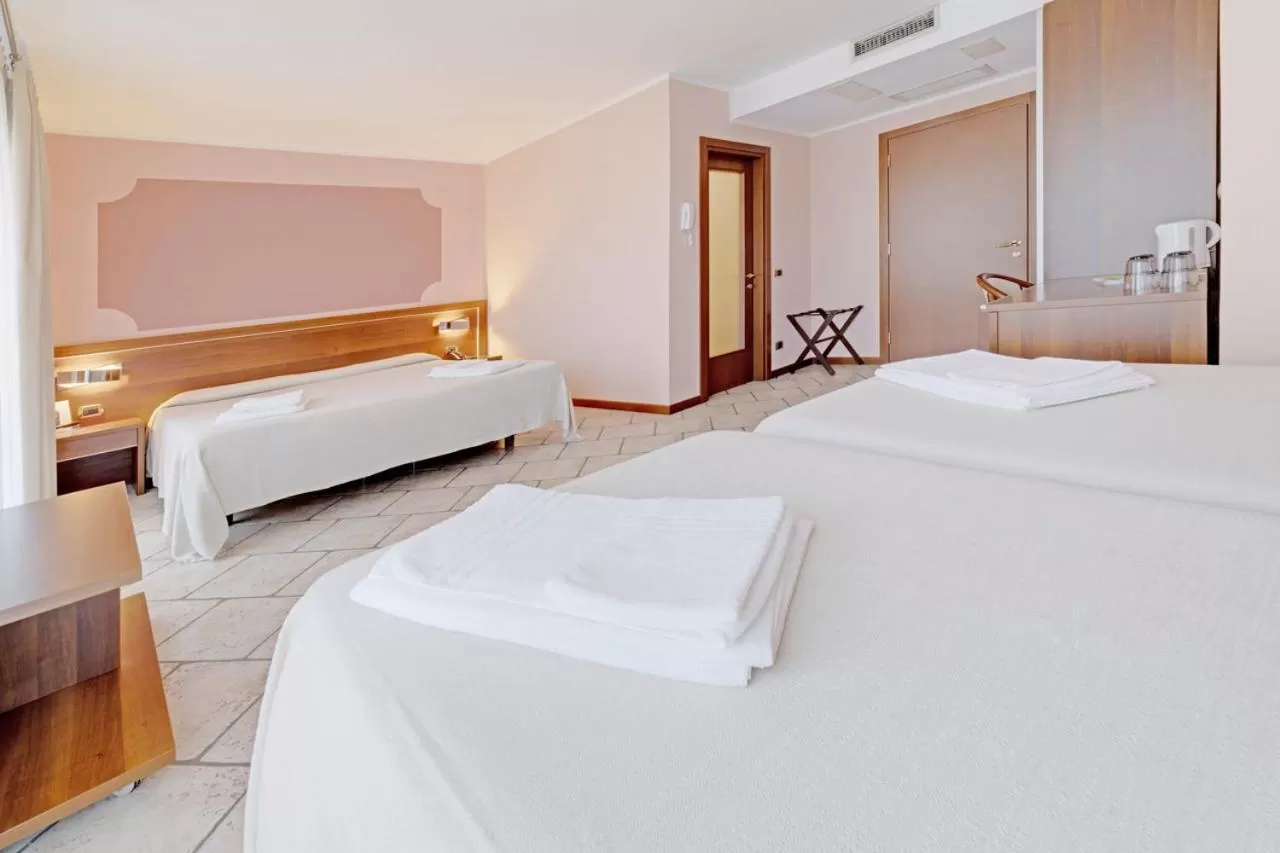 Photo of the whole room in Hotel Grotto Bagat