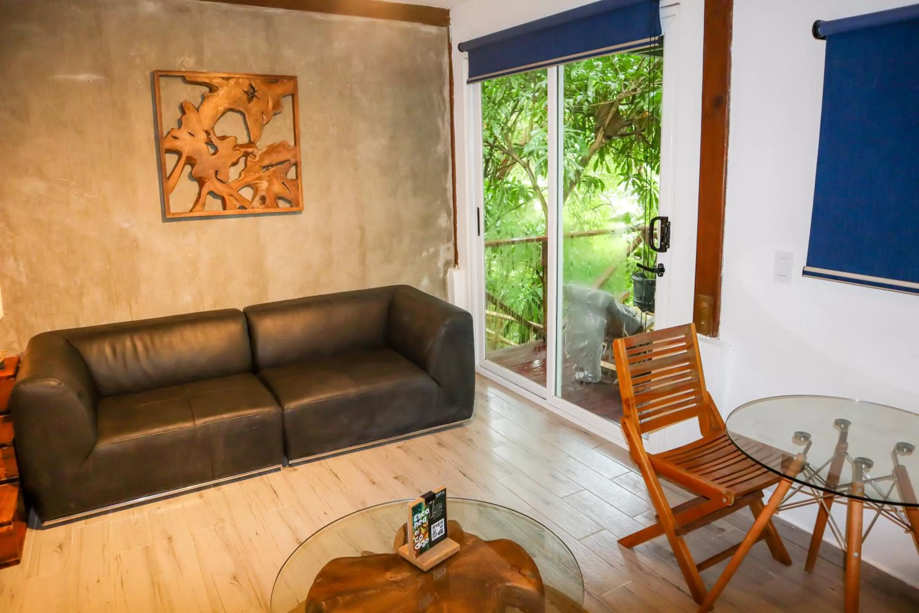 Living room in Saboga Lodge