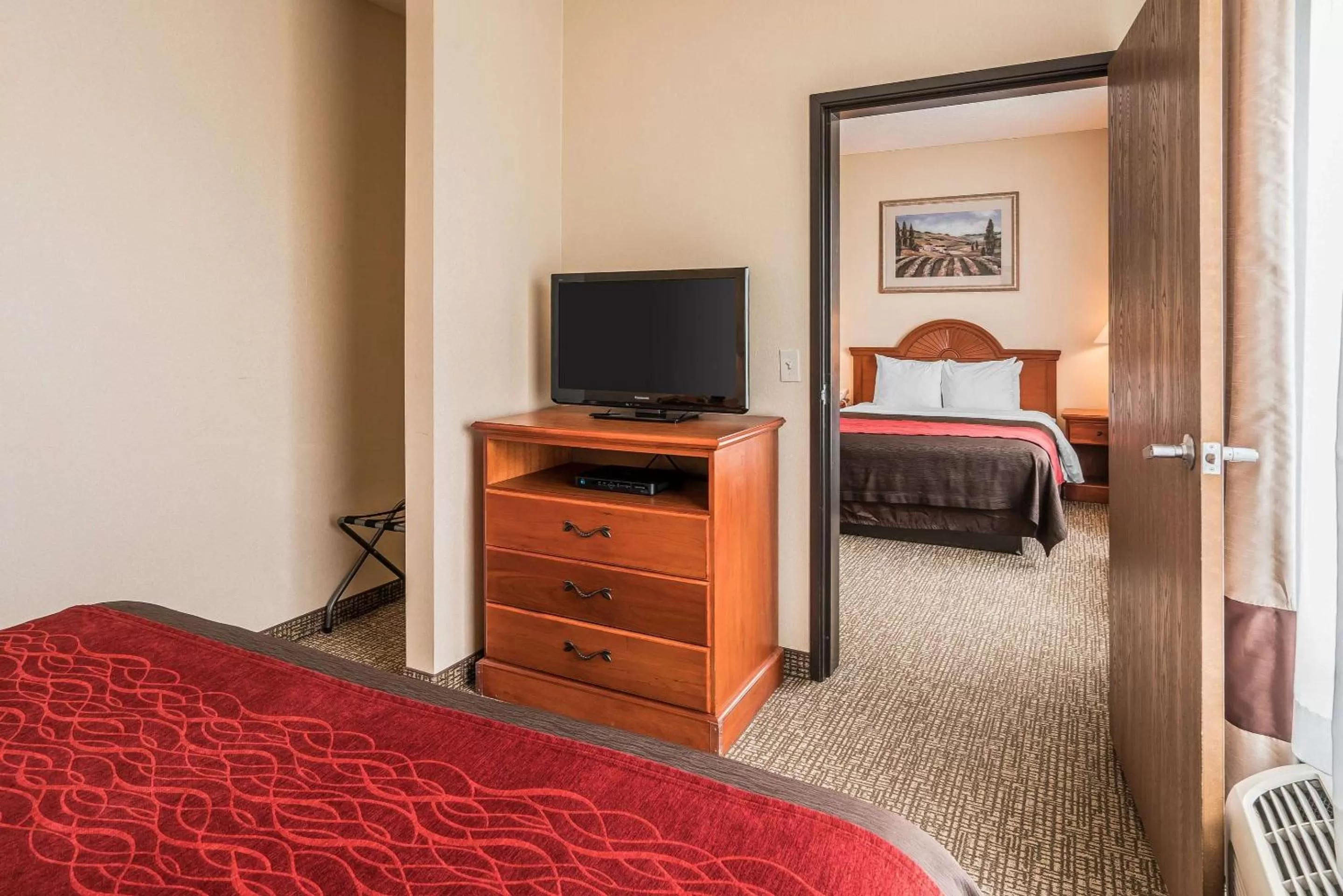 Photo of the whole room, TV/Entertainment Center in Comfort Inn & Suites Hermiston