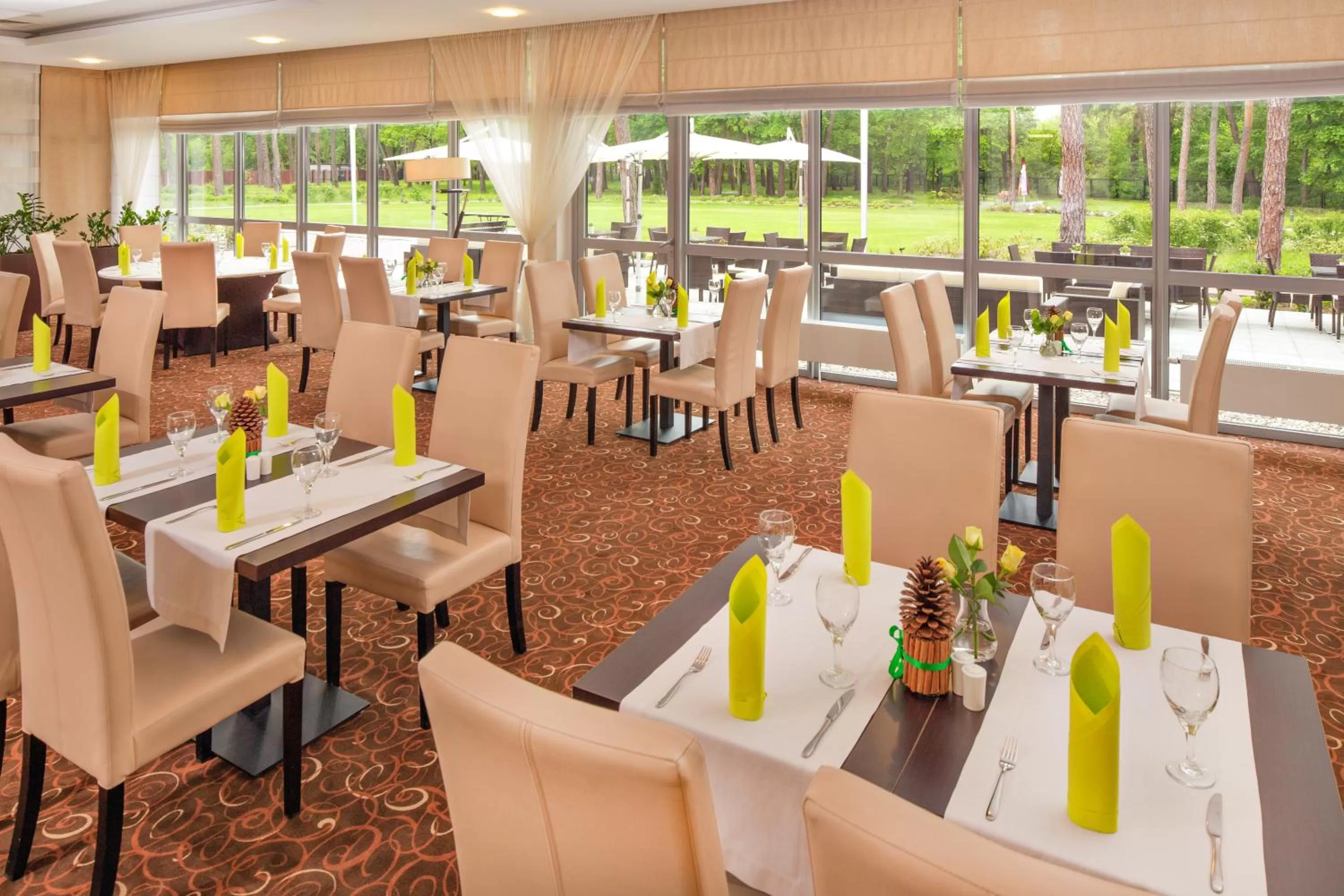 Restaurant/places to eat in Z-Hotel Business & Spa