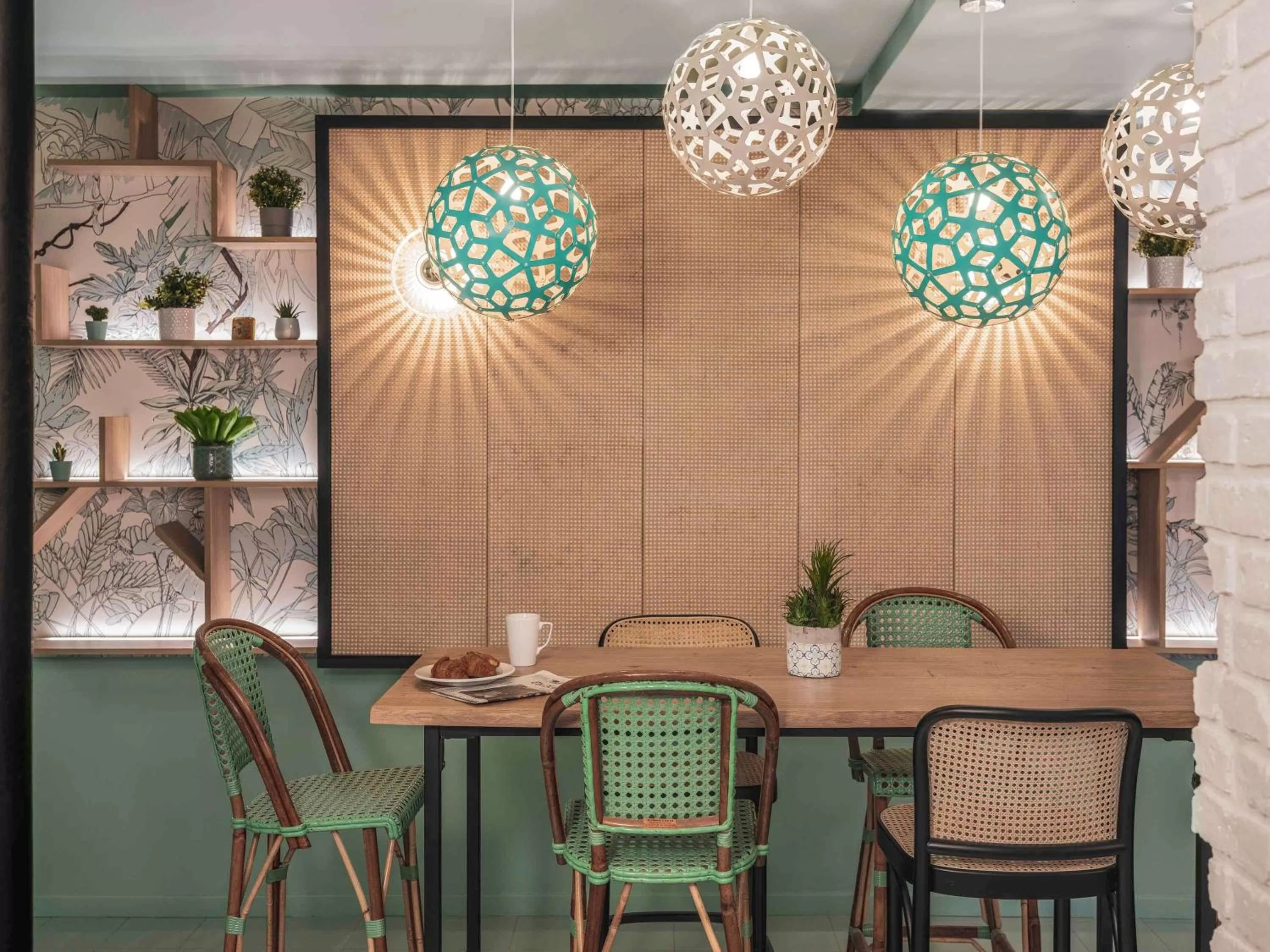 Restaurant/places to eat in ibis Styles Paris Montmartre Nord