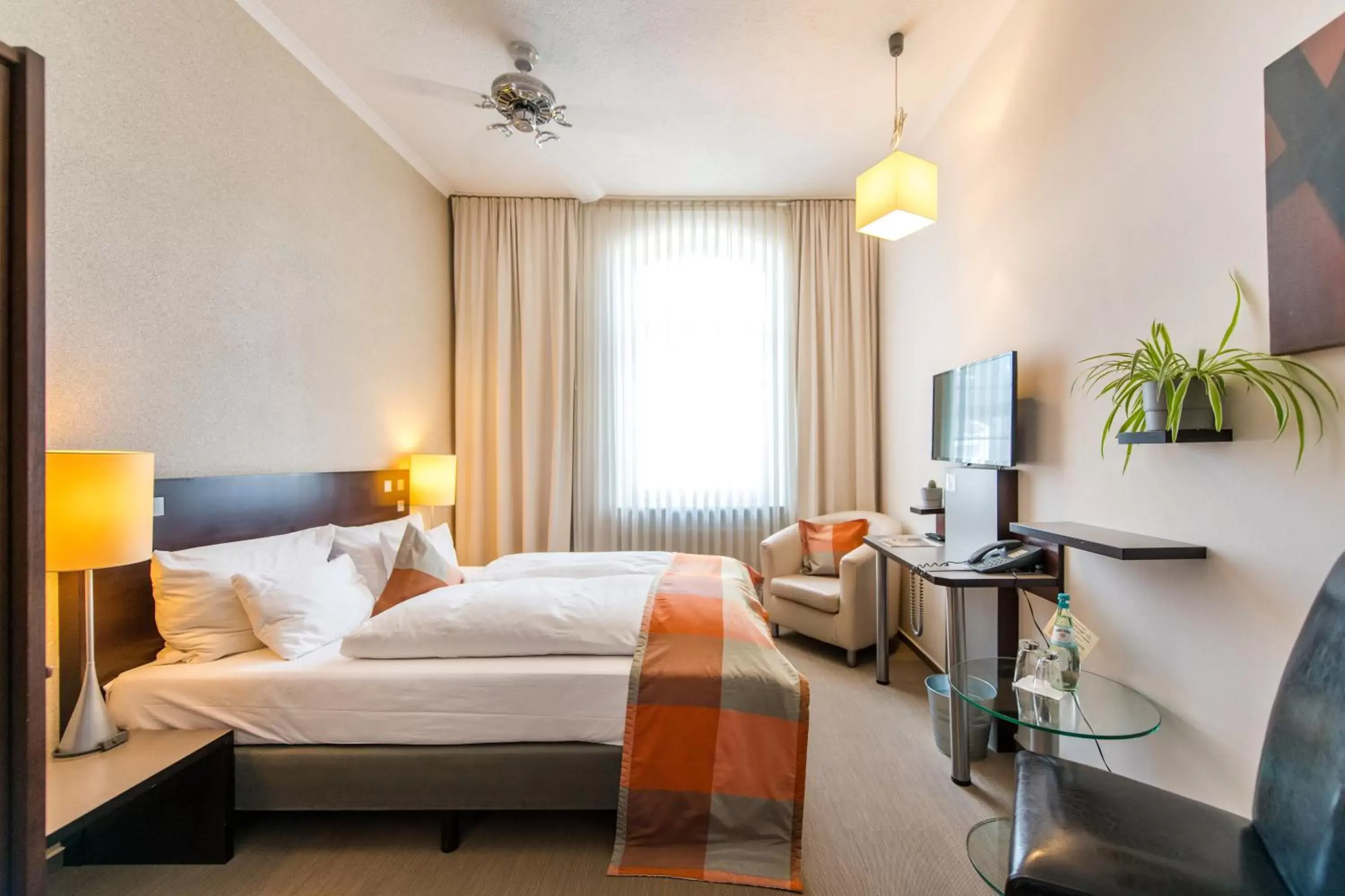 Double Room with French Bed in Hotel Stein - Schiller's Manufaktur Double Room with French Bed in Hotel Stein - Schiller's Manufaktur