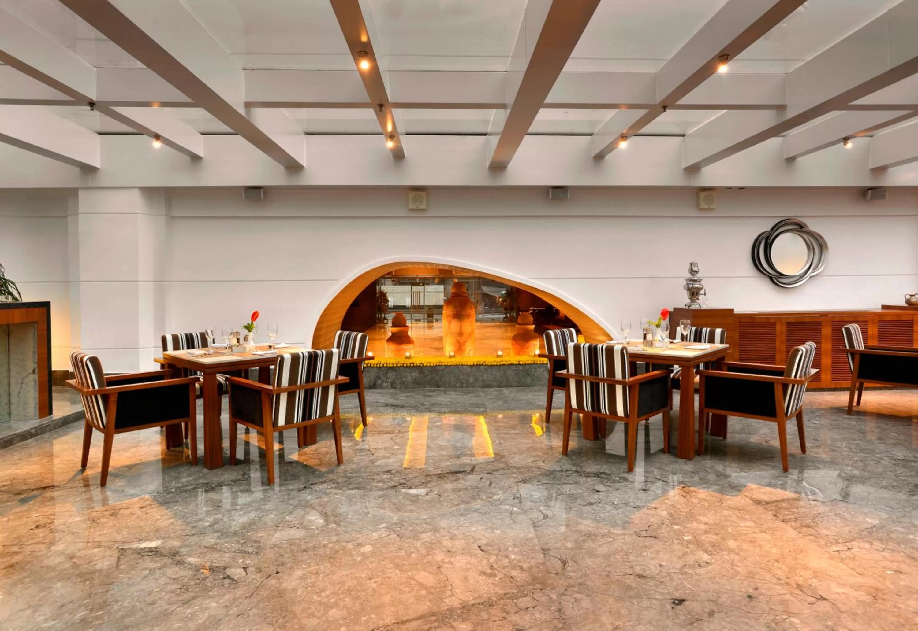 Lounge or bar in The Lalit Great Eastern Kolkata