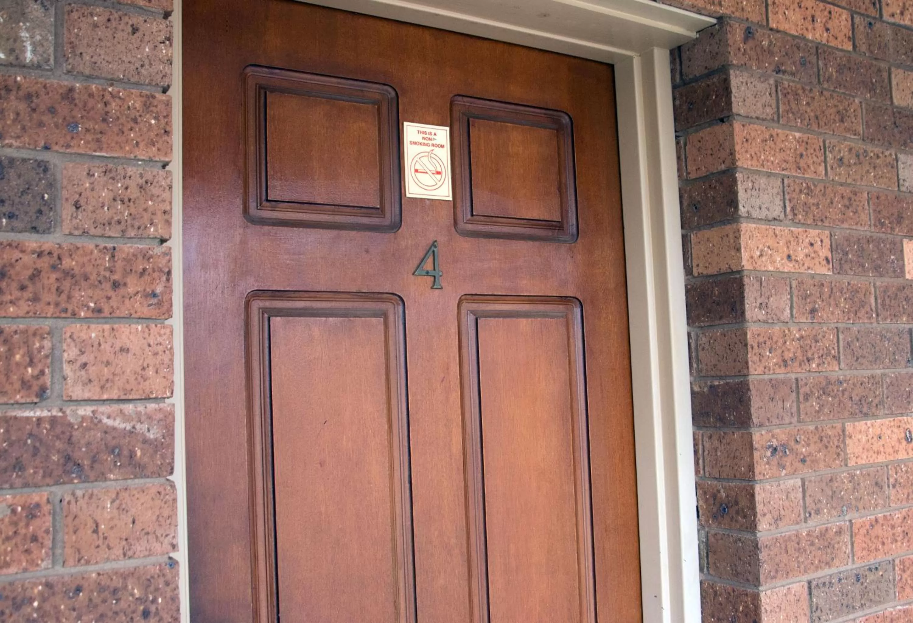 Facade/entrance in Highway Inn Motel