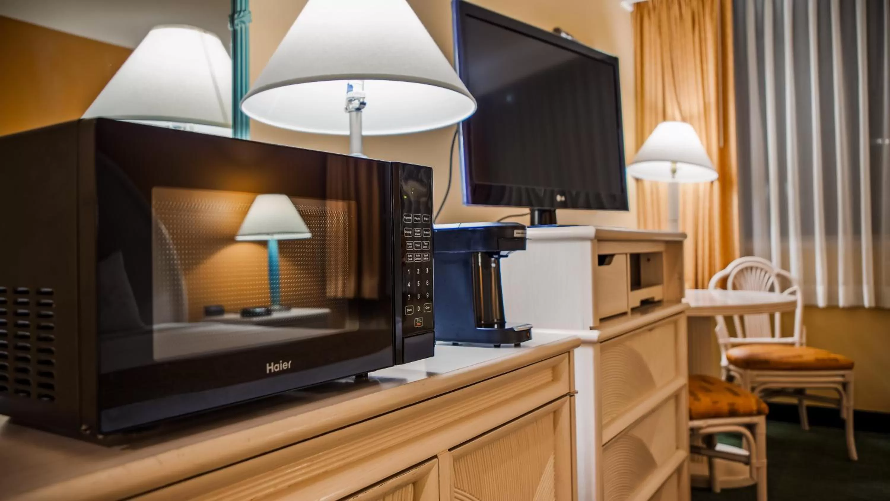 Coffee/tea facilities in Airport Honolulu Hotel, Trademark Collection by Wyndham