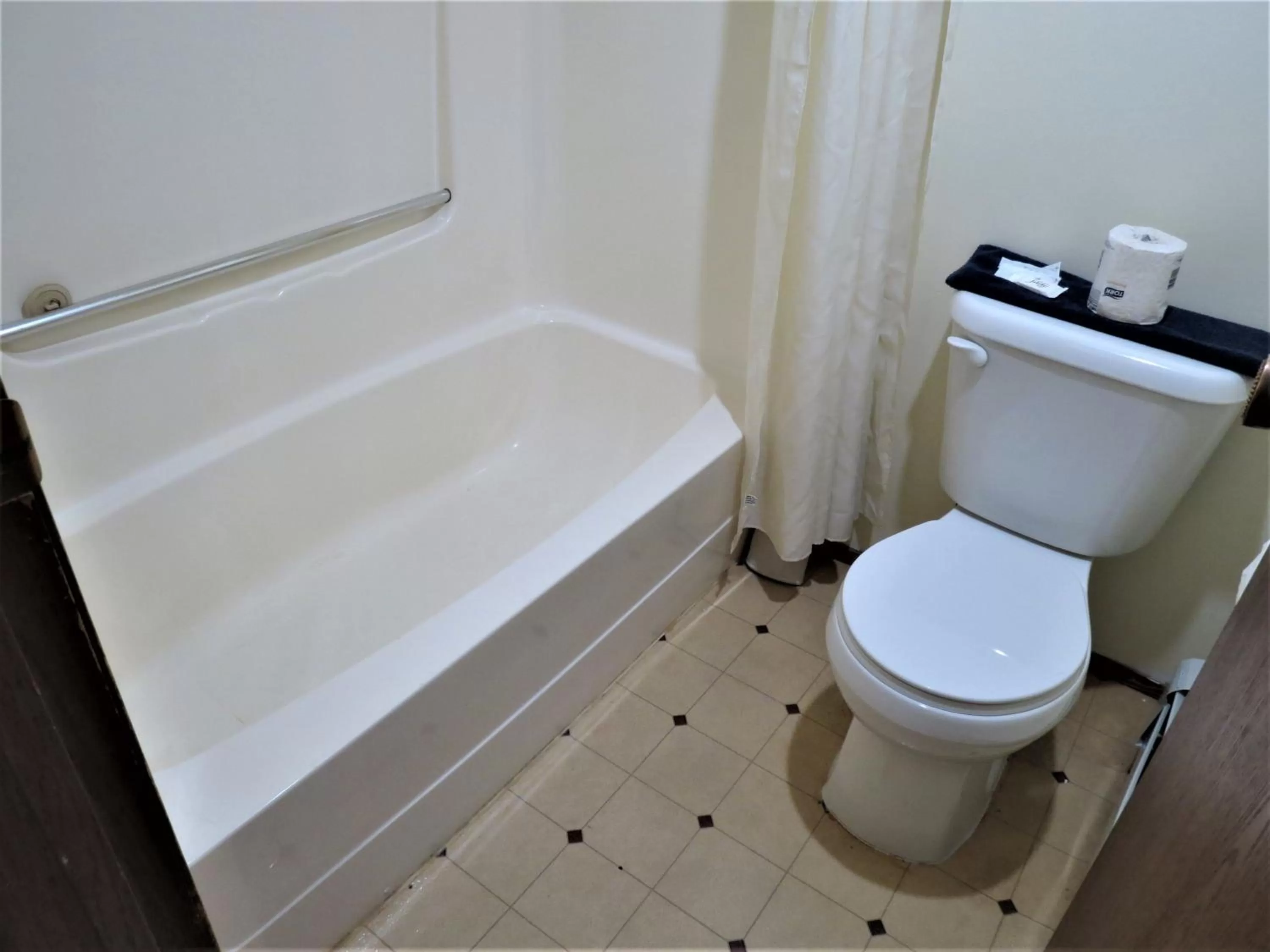 Shower in RANCHLAND Inn