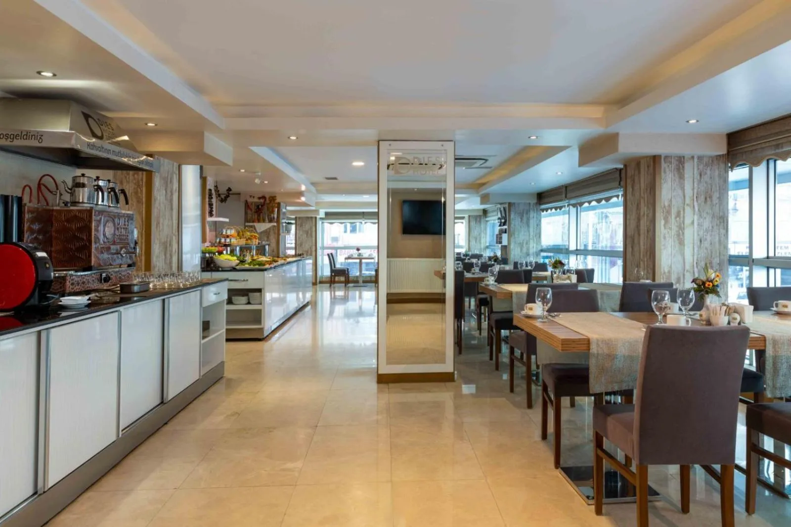 Restaurant/places to eat in Dies Hotel