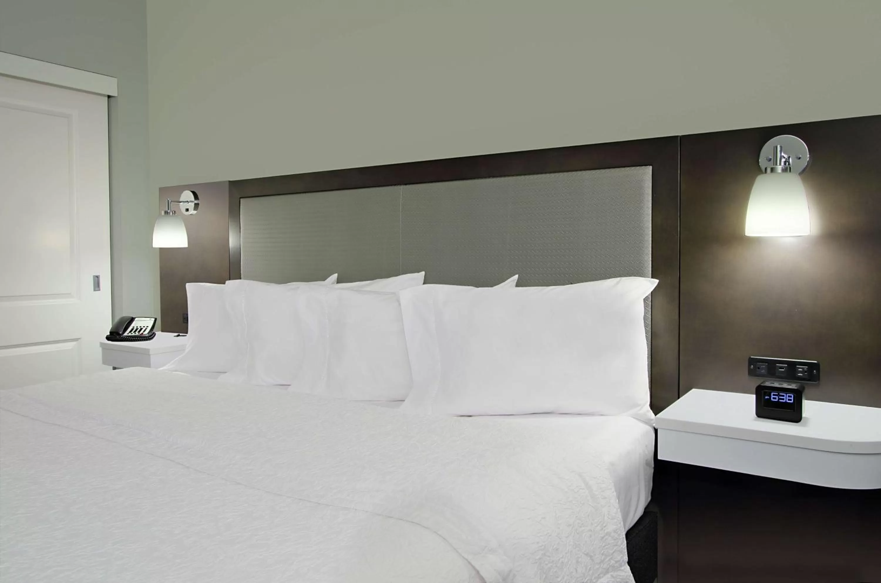 Bed in Hampton Inn Hagerstown-Maugansville