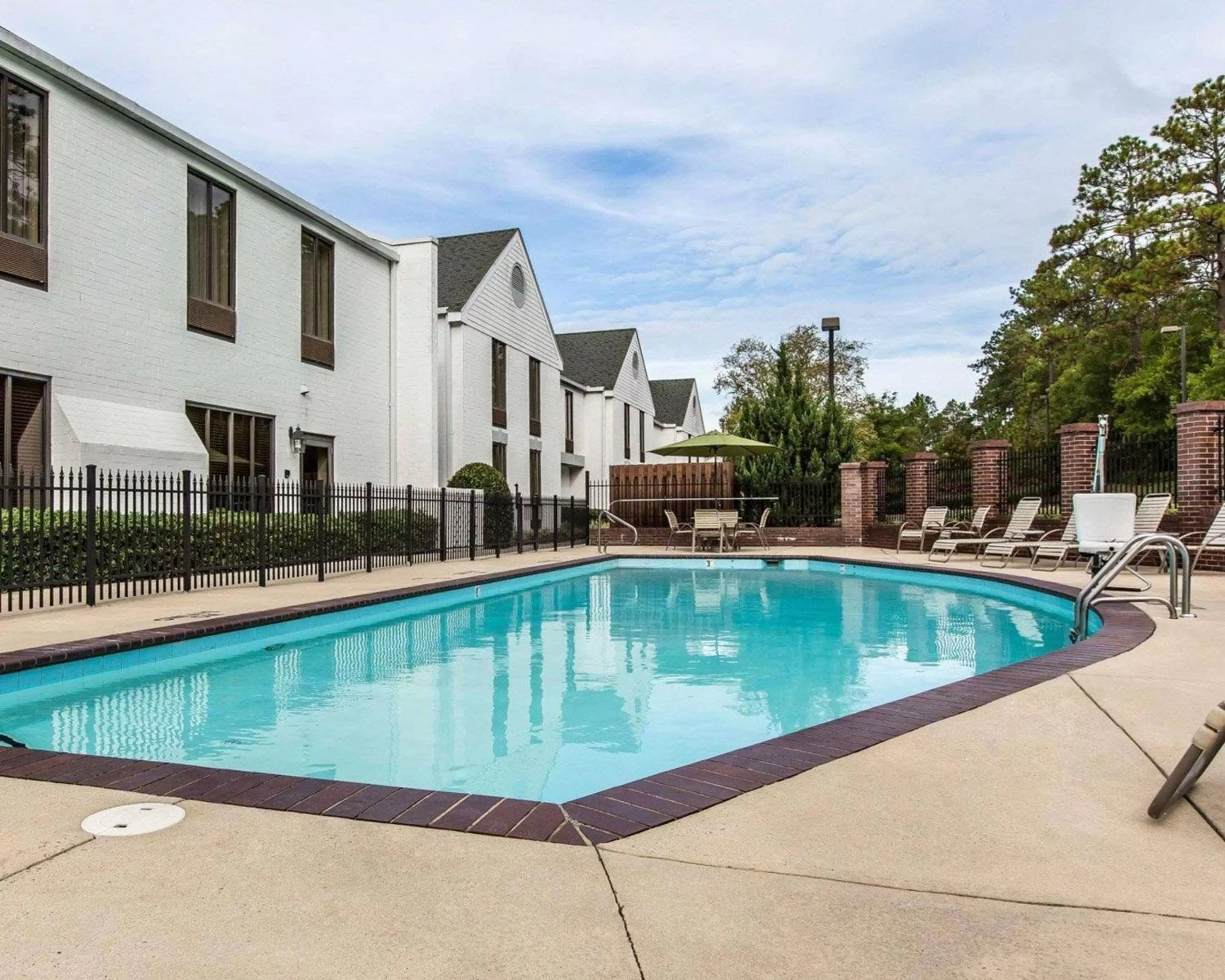 Swimming pool in Comfort Inn Pinehurst - Southern Pines