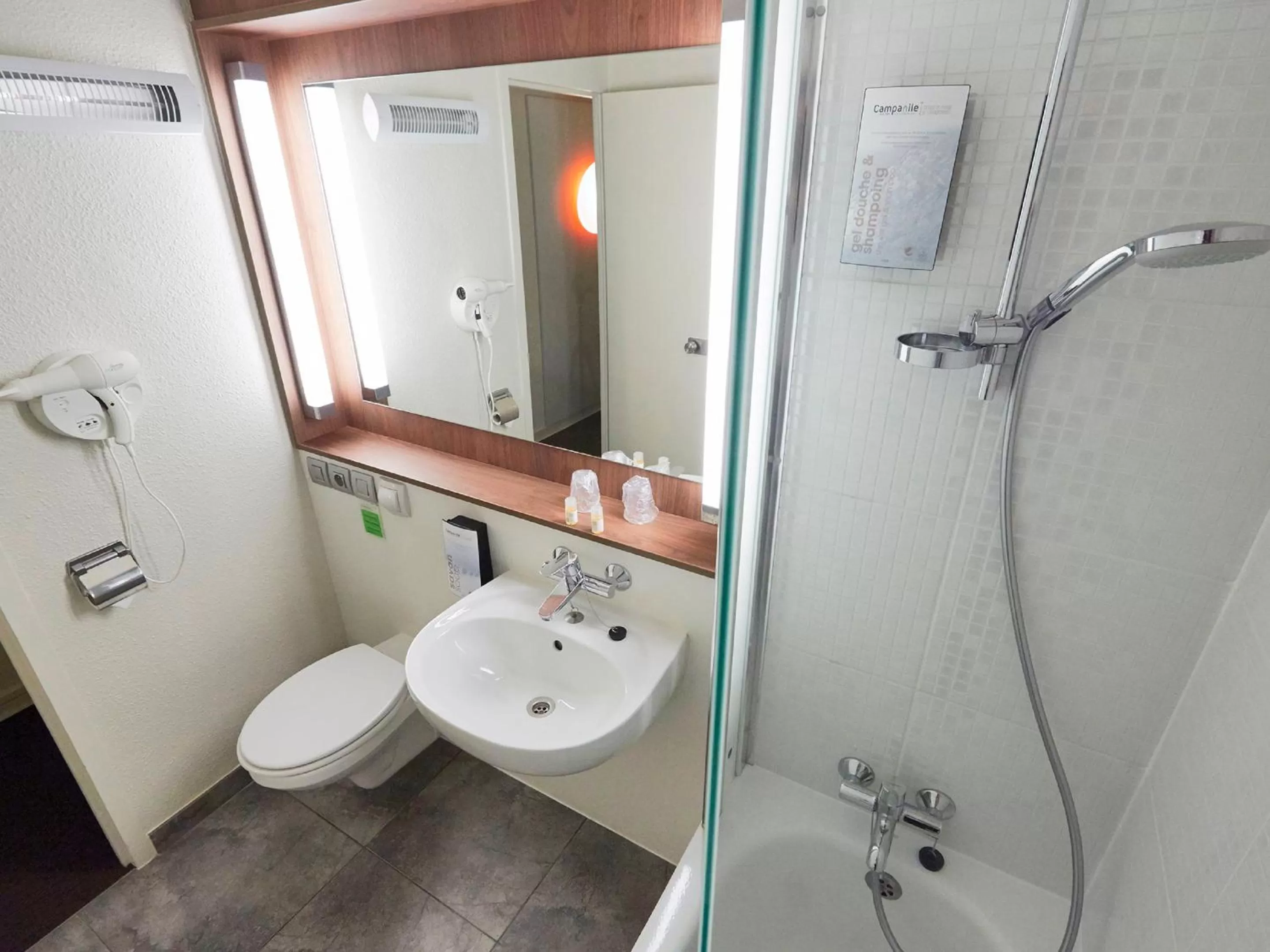 Bathroom in Kyriad - Ecouen la Croix Verte