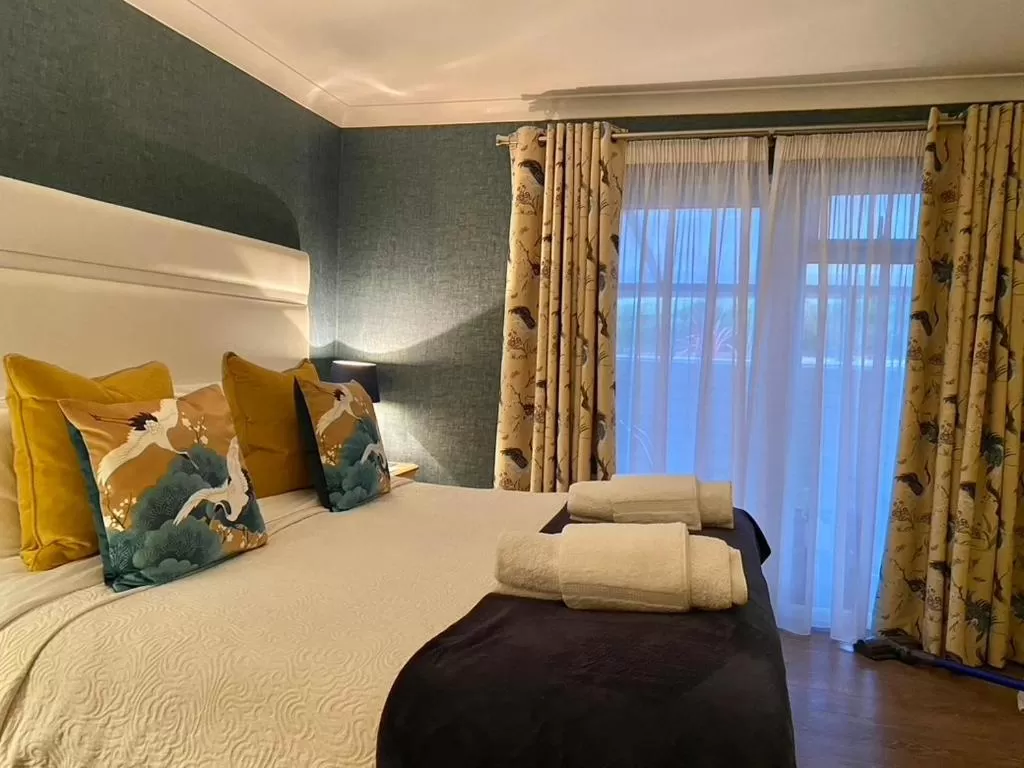 Bed in Toppesfield House B&B