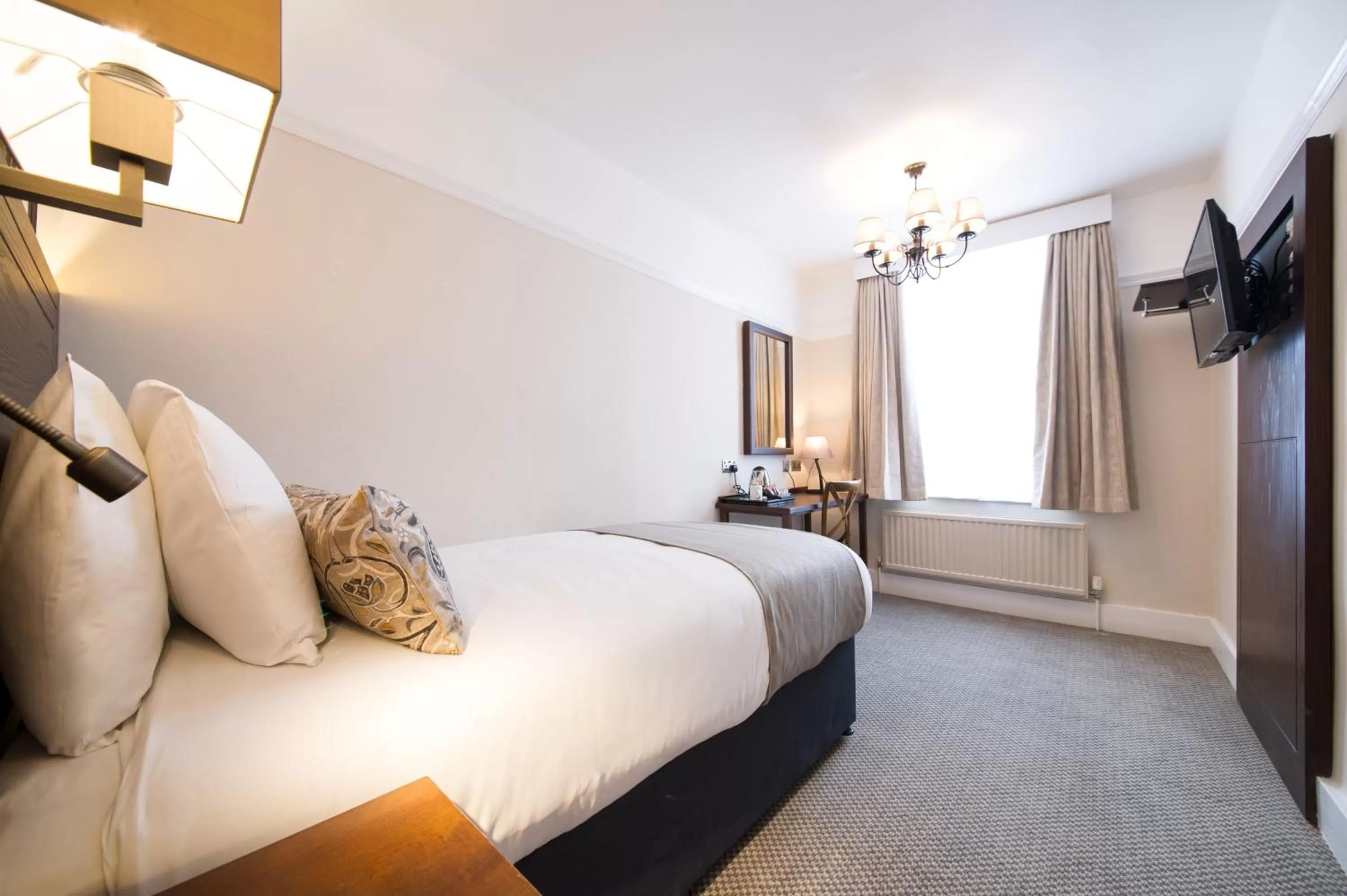 Bed in The Colney Fox by Innkeeper's Collection