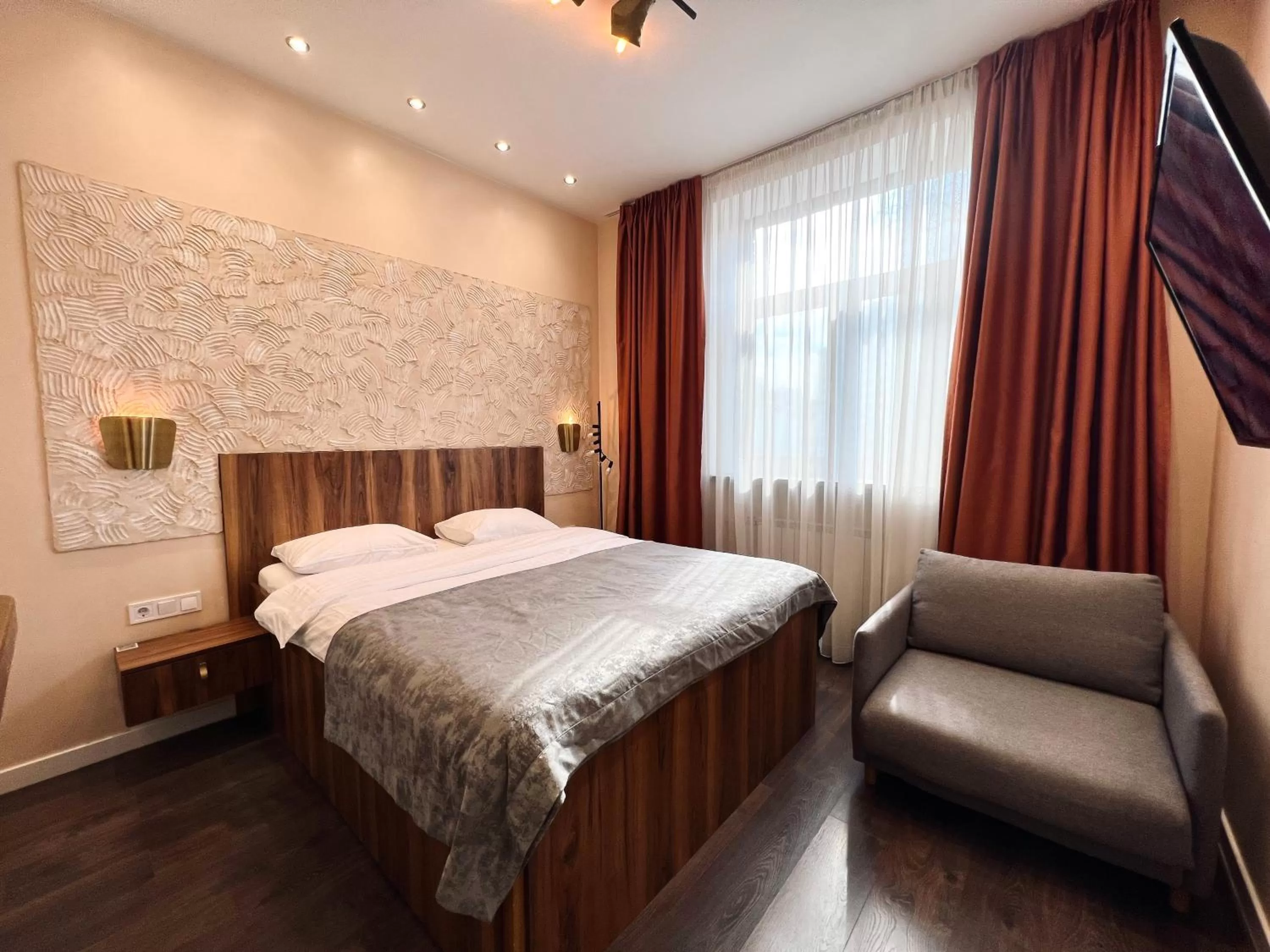 TV and multimedia, Bed in Kyiv Panorama Apartments near Gulliver