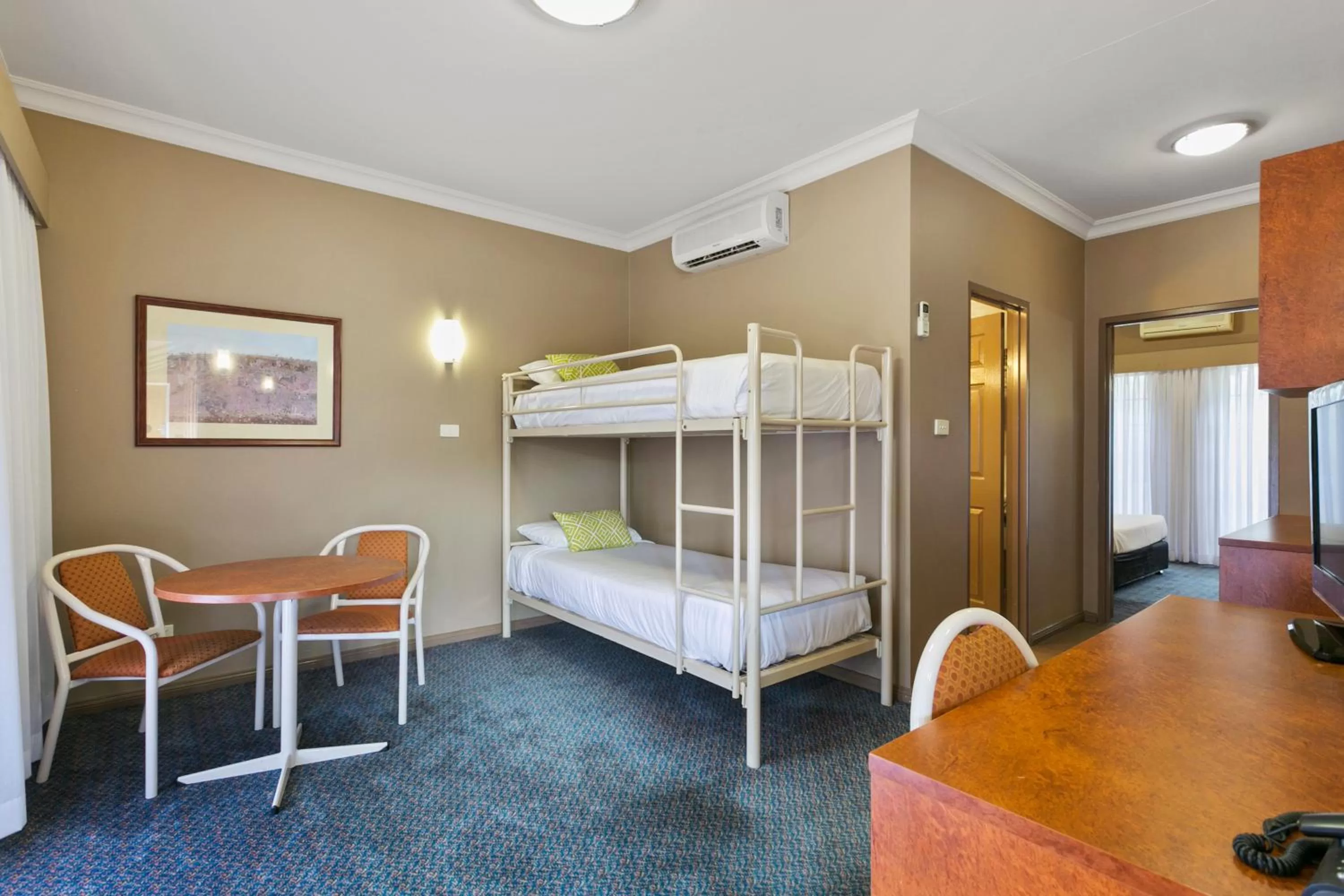 bunk bed, Bed in Quality Inn Penrith Sydney