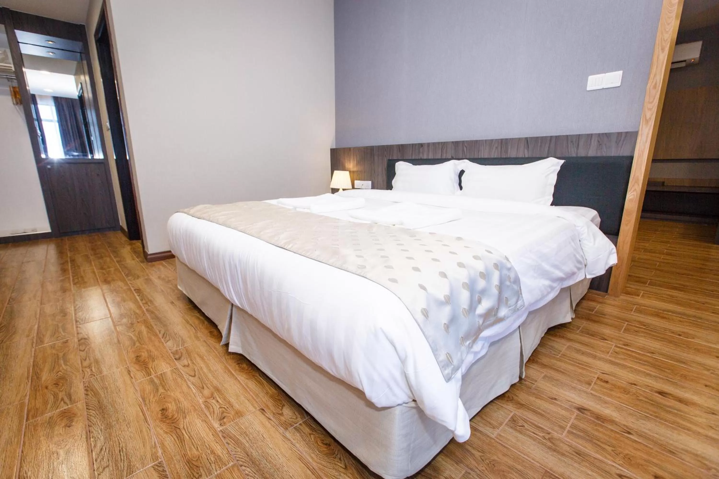 Bed in Lintas Platinum Hotel