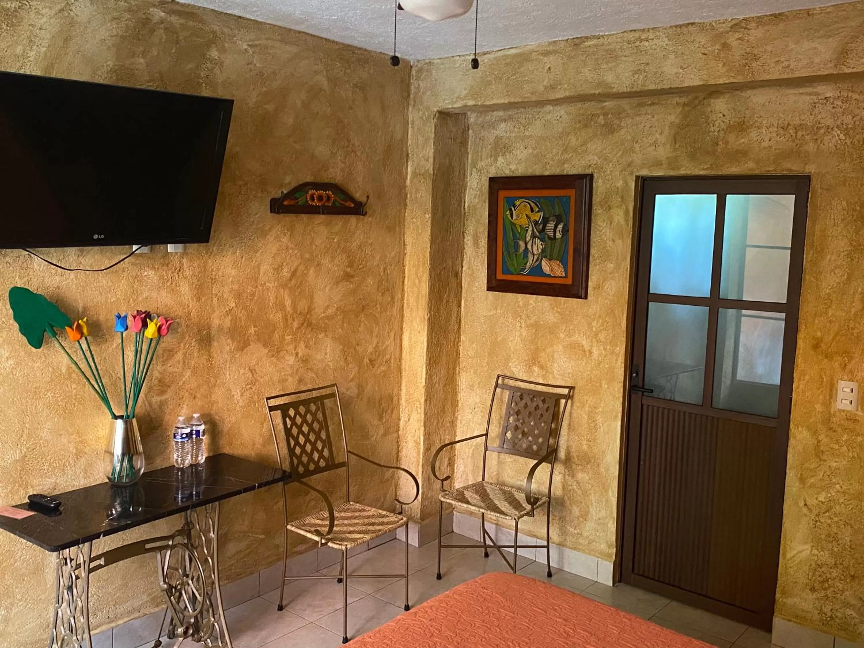 TV/Entertainment Center in Flor de Cera