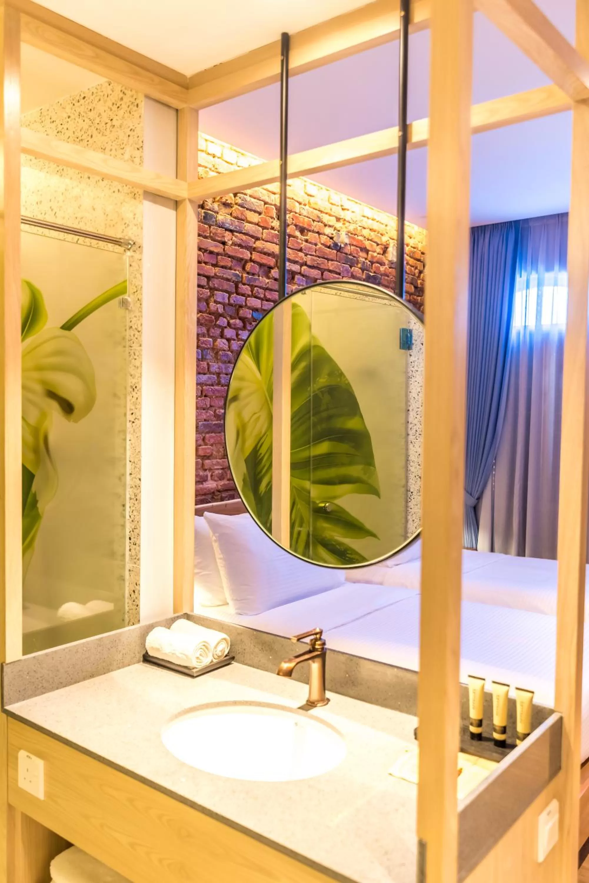 Bathroom, Bed in Tien Terrace Macalister