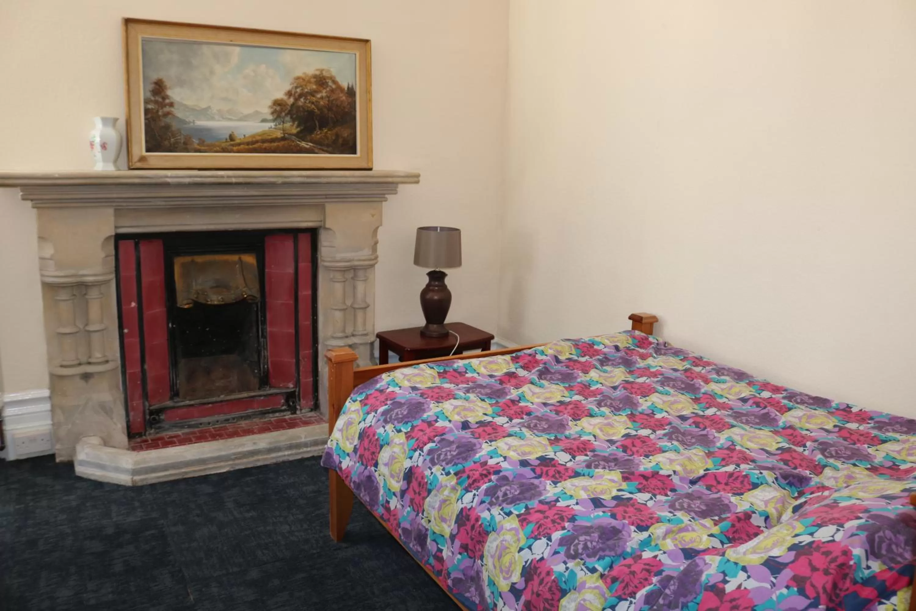 Bedroom, Bed in Lennard House