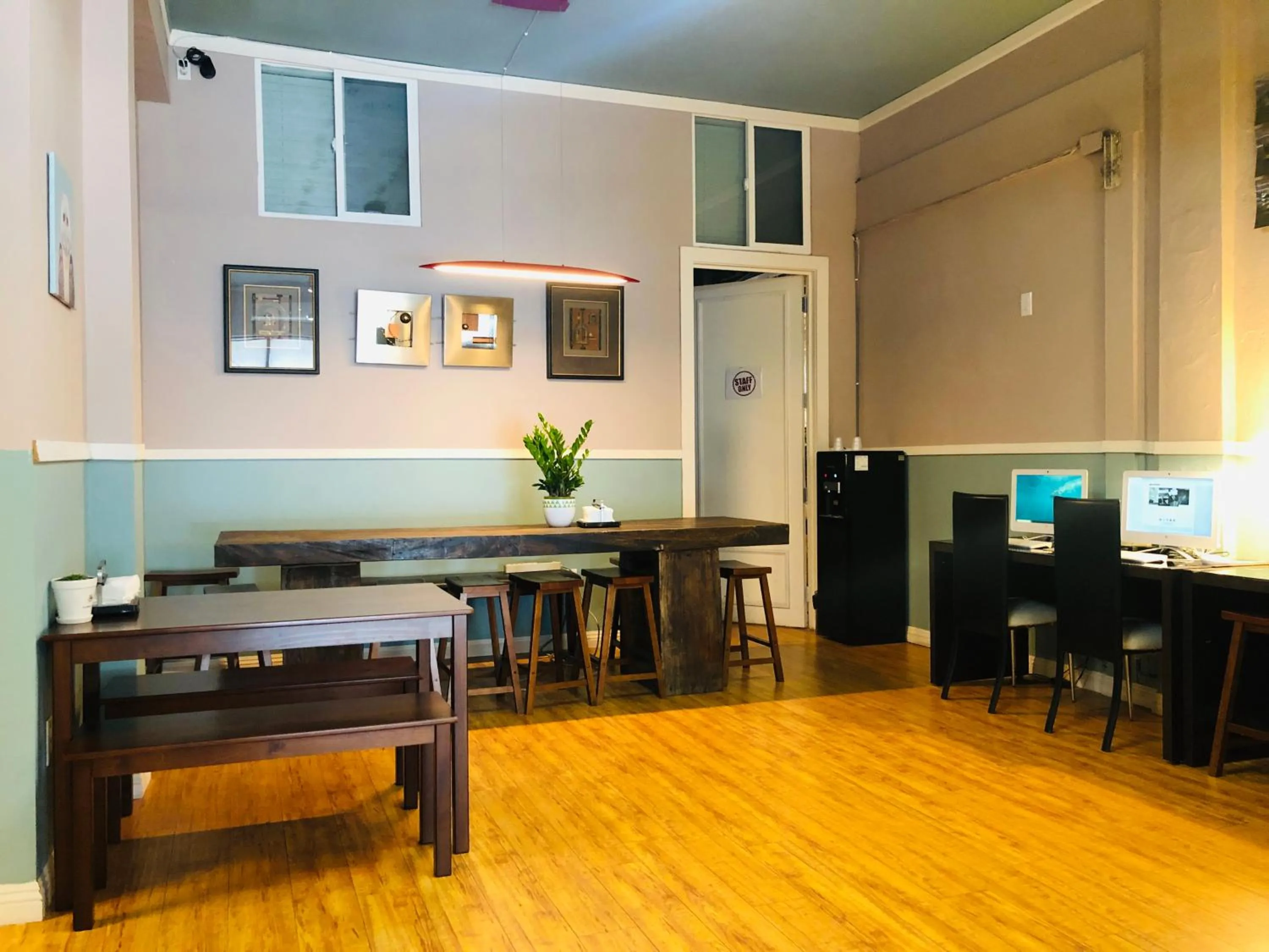 Communal kitchen in Melrose Hostel