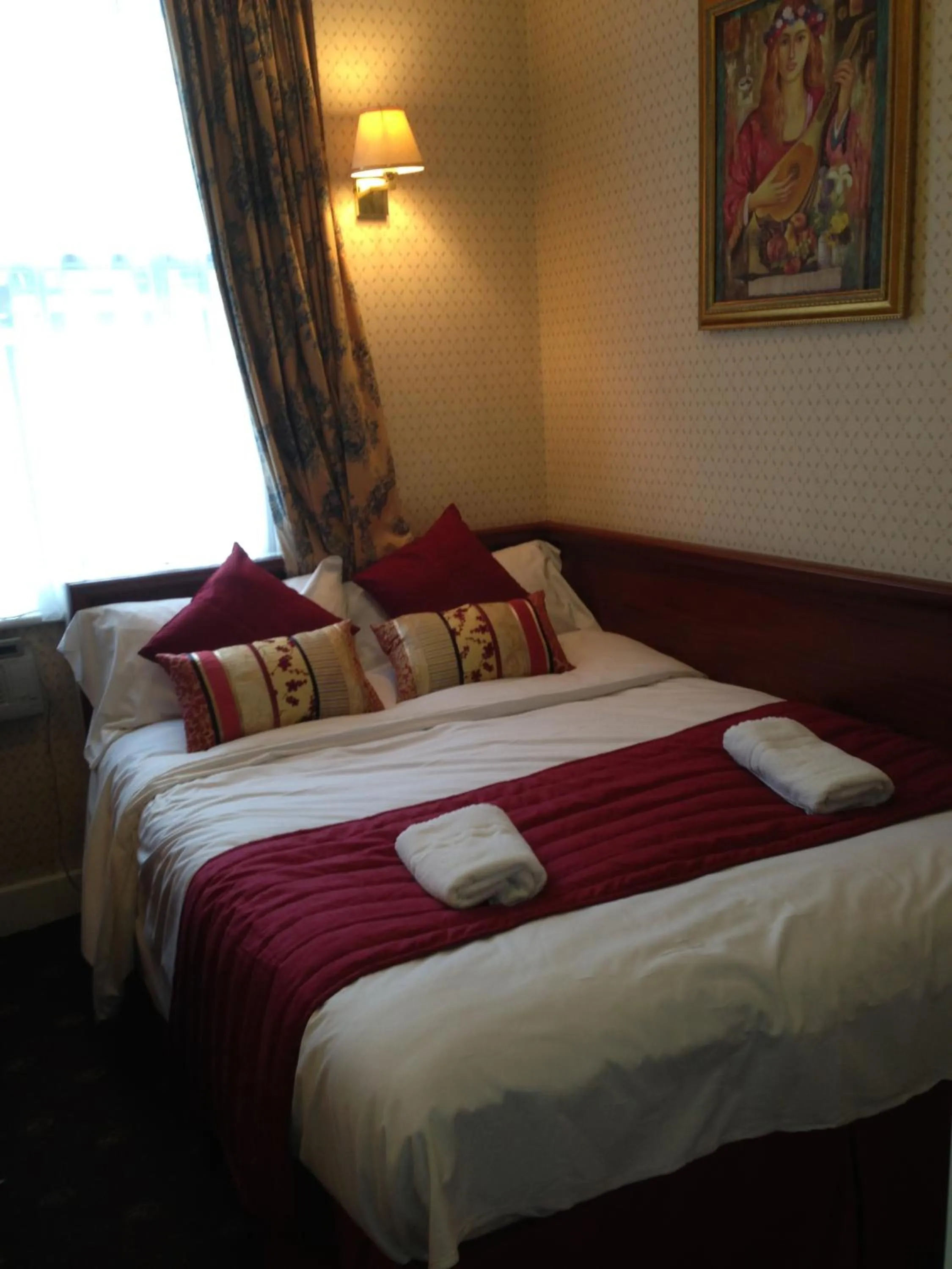 Bed in Avon Hotel