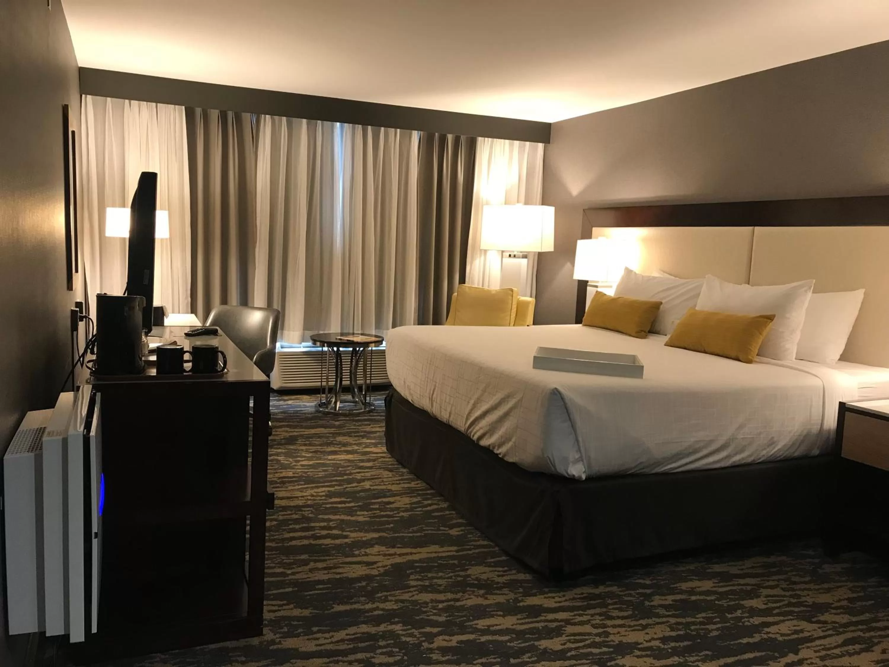 Bed in Wyndham Lancaster Resort and Convention Center