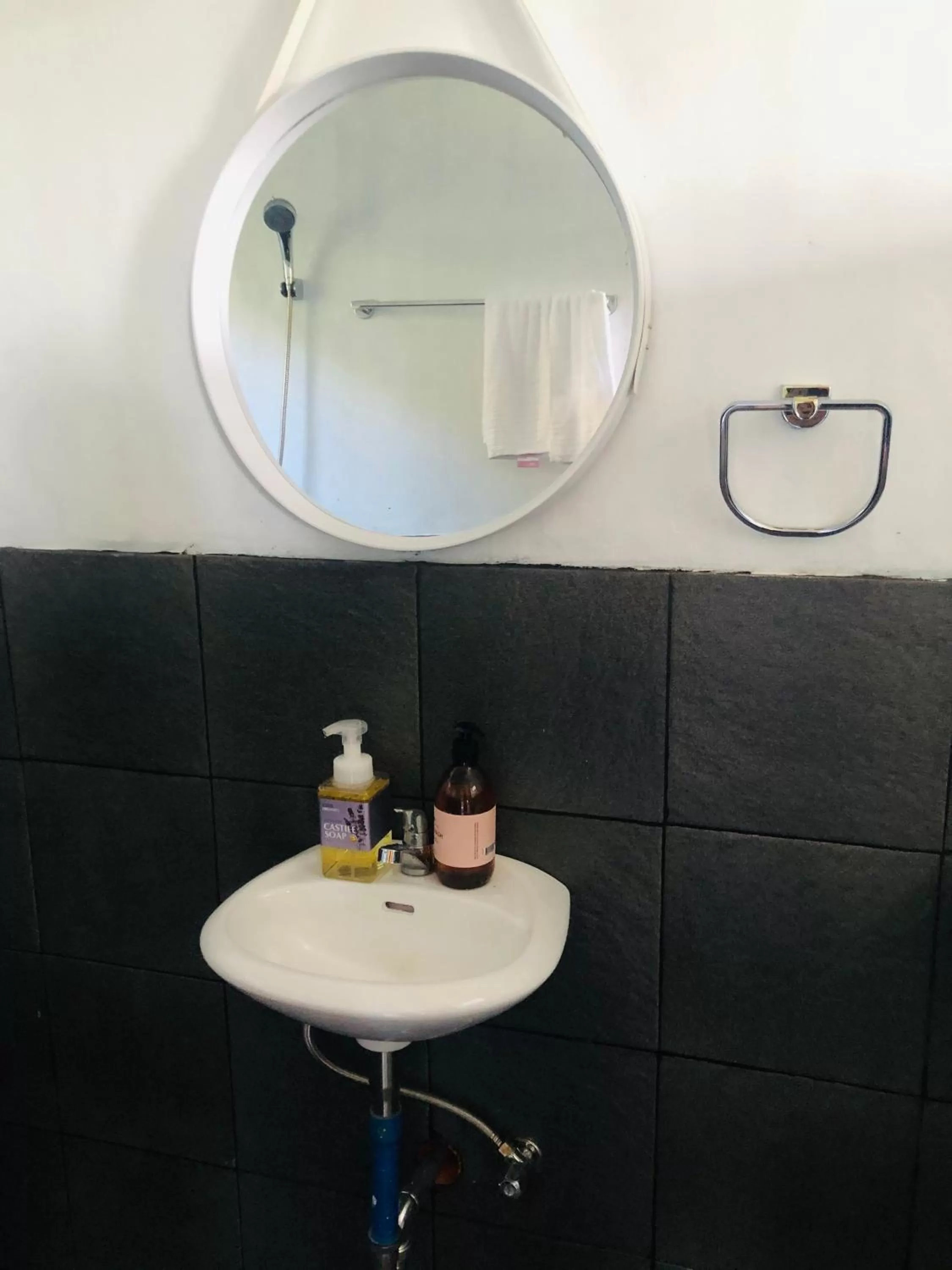 Bathroom in Bintana sa Paraiso Binunsaran