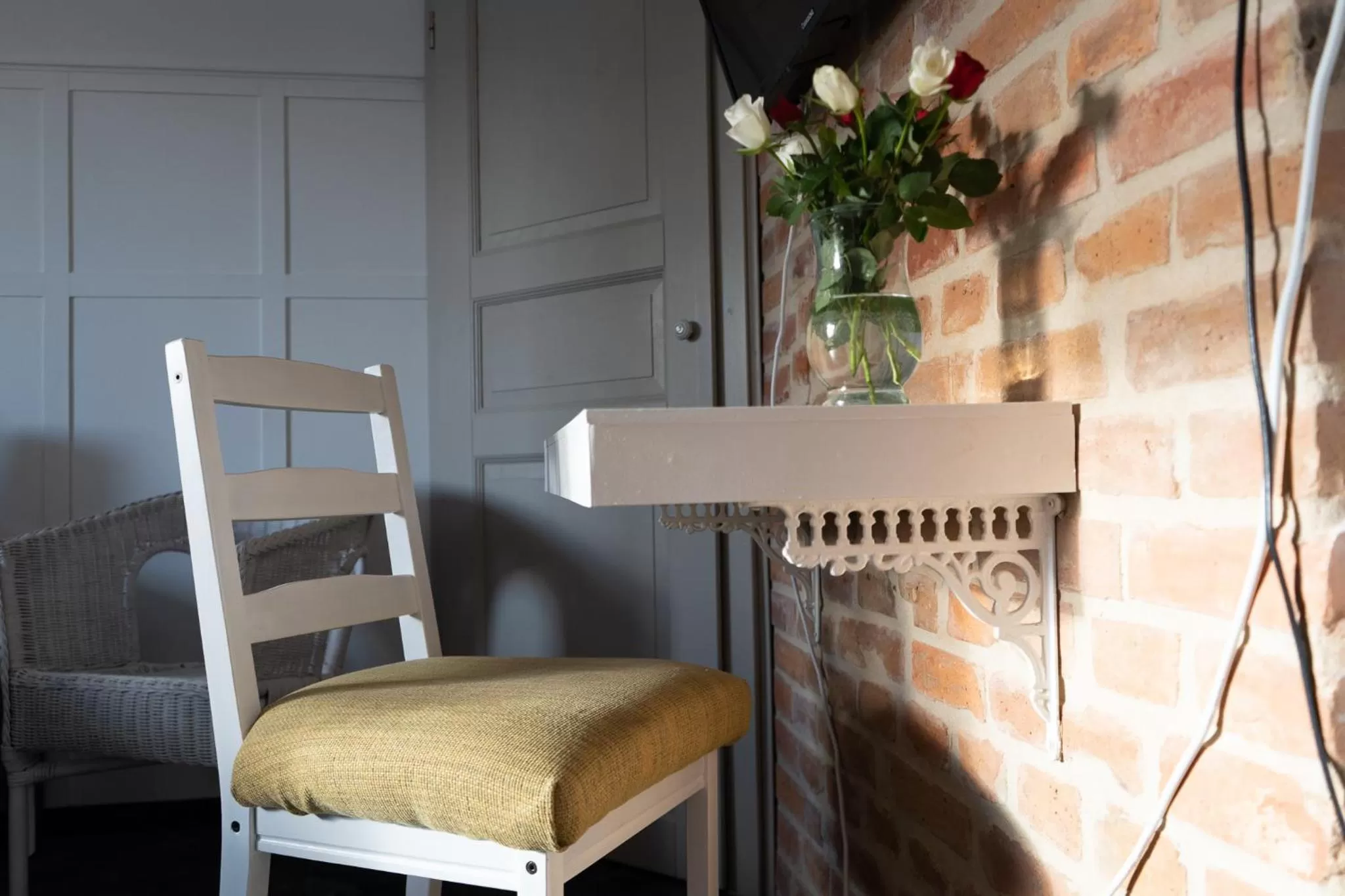 Decorative detail in Riverside Inn