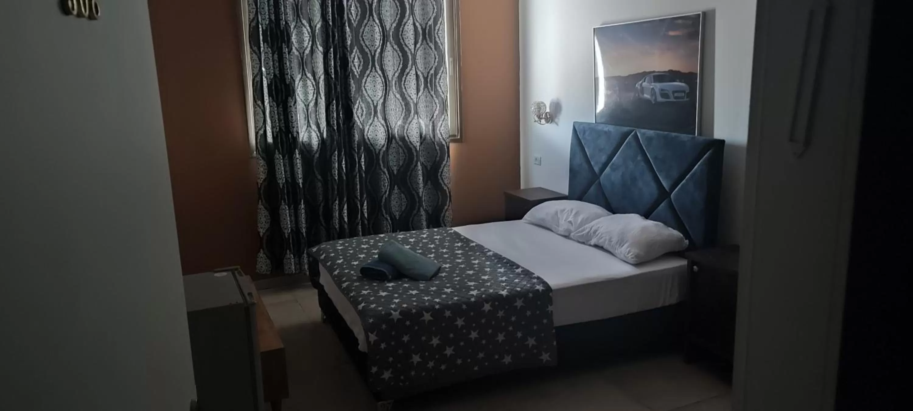 Bed in Central Laguardia Hotel